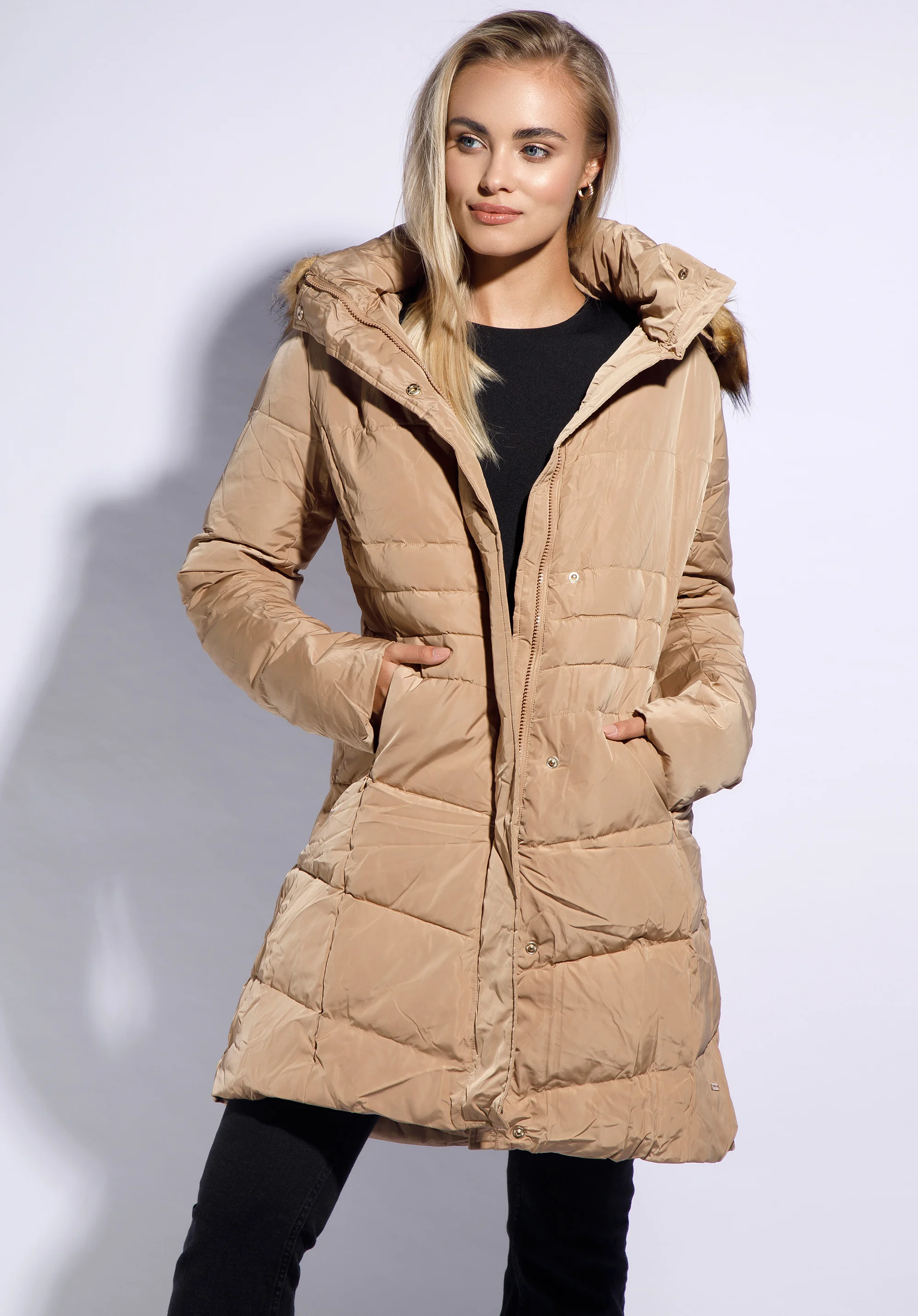 Damska kurtka puchowa pikowana z kapturem