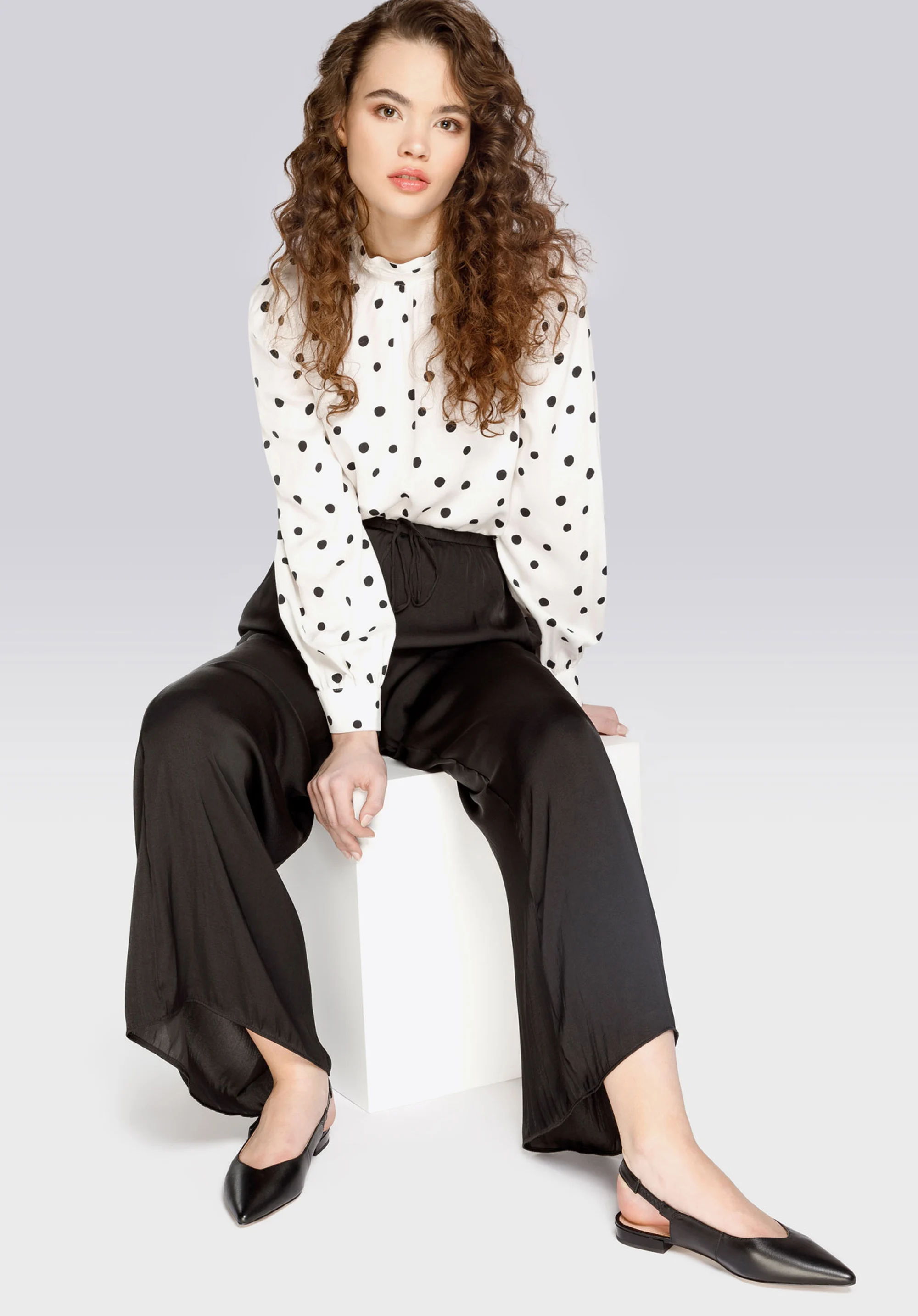 Czółenka skórzane w szpic z odkrytą piętą