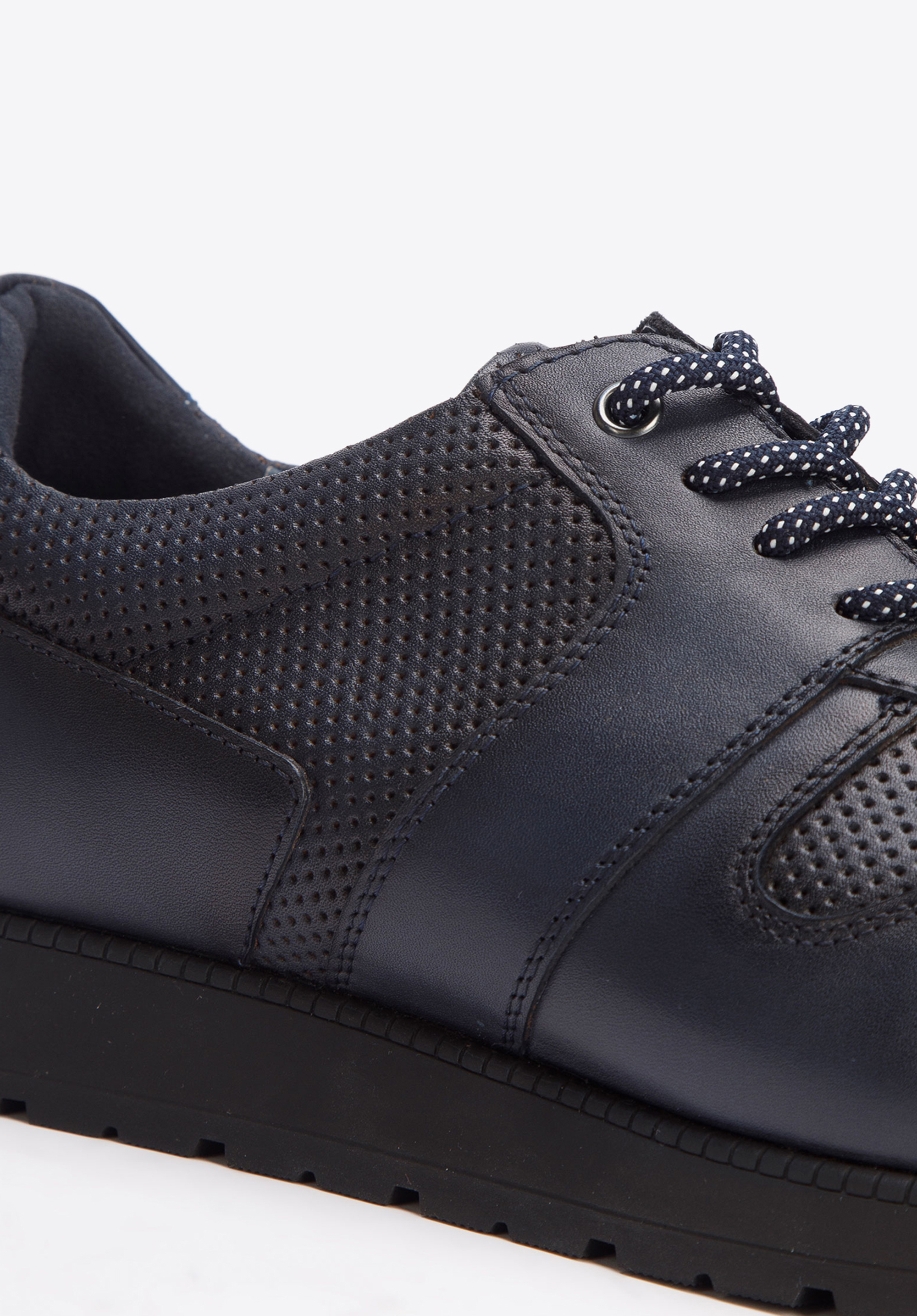 Męskie sneakersy skórzane perforowane