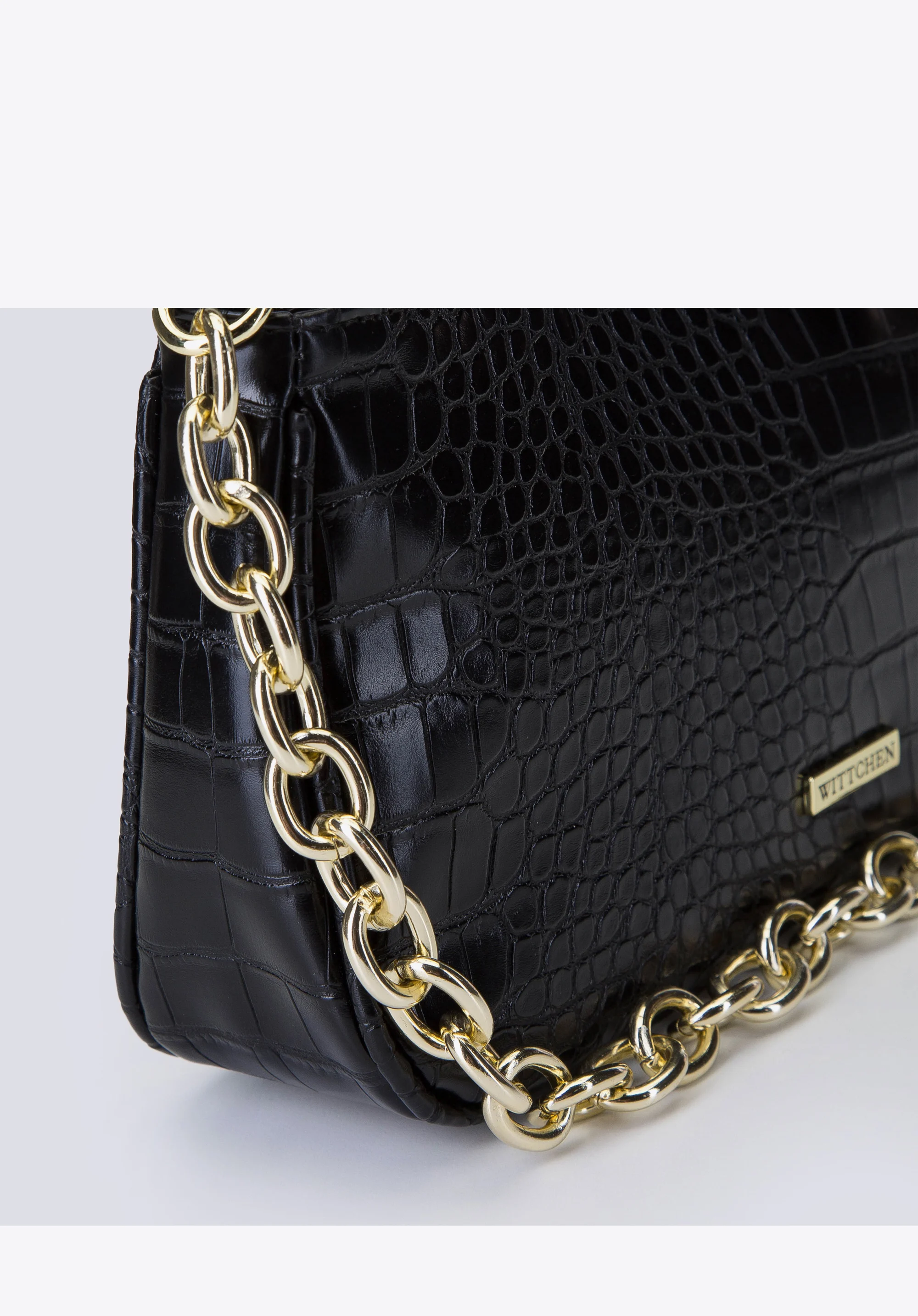 Damska torebka typu baguette na łańcuszku