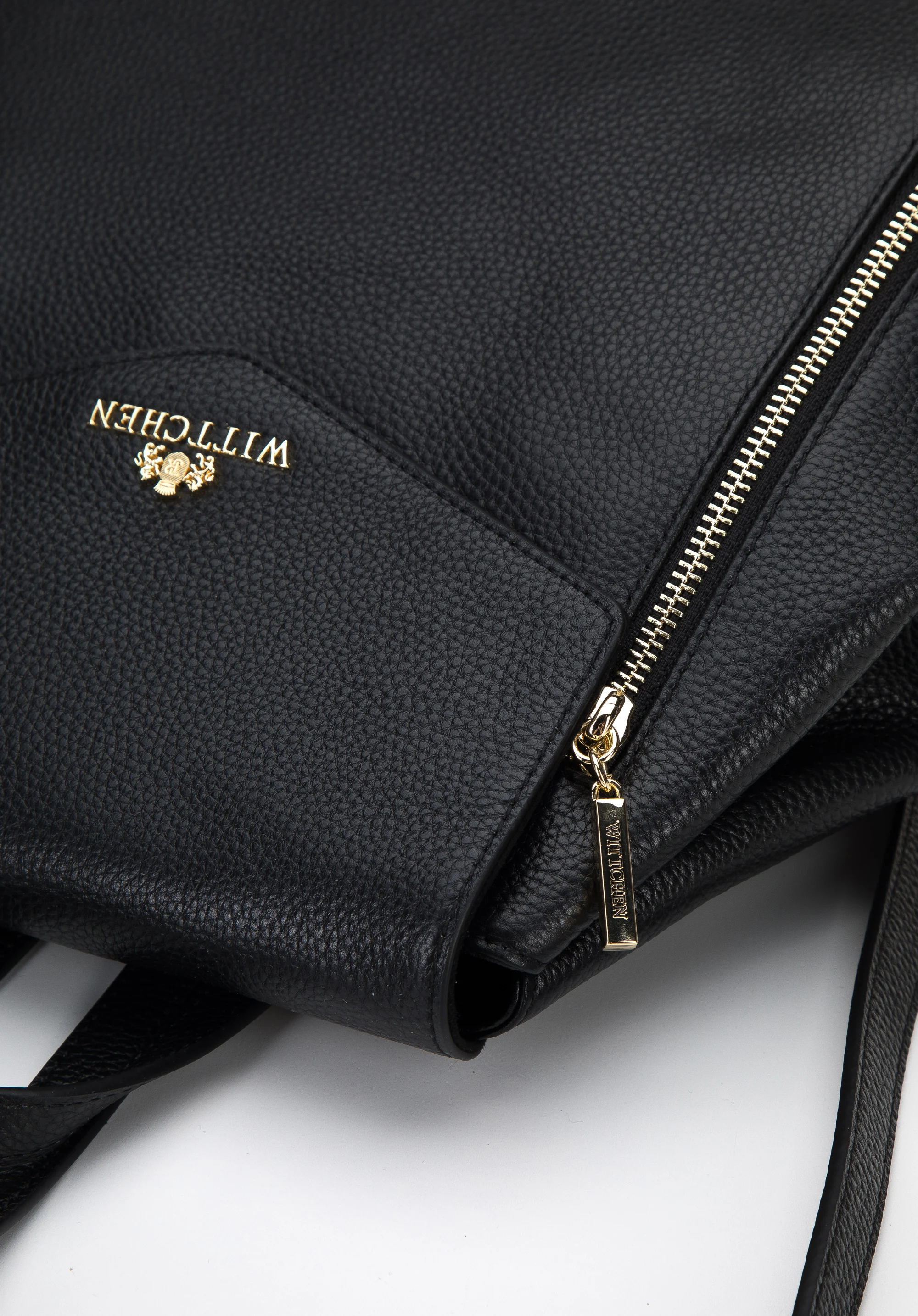 Damski plecak skórzany z pionowymi suwakami