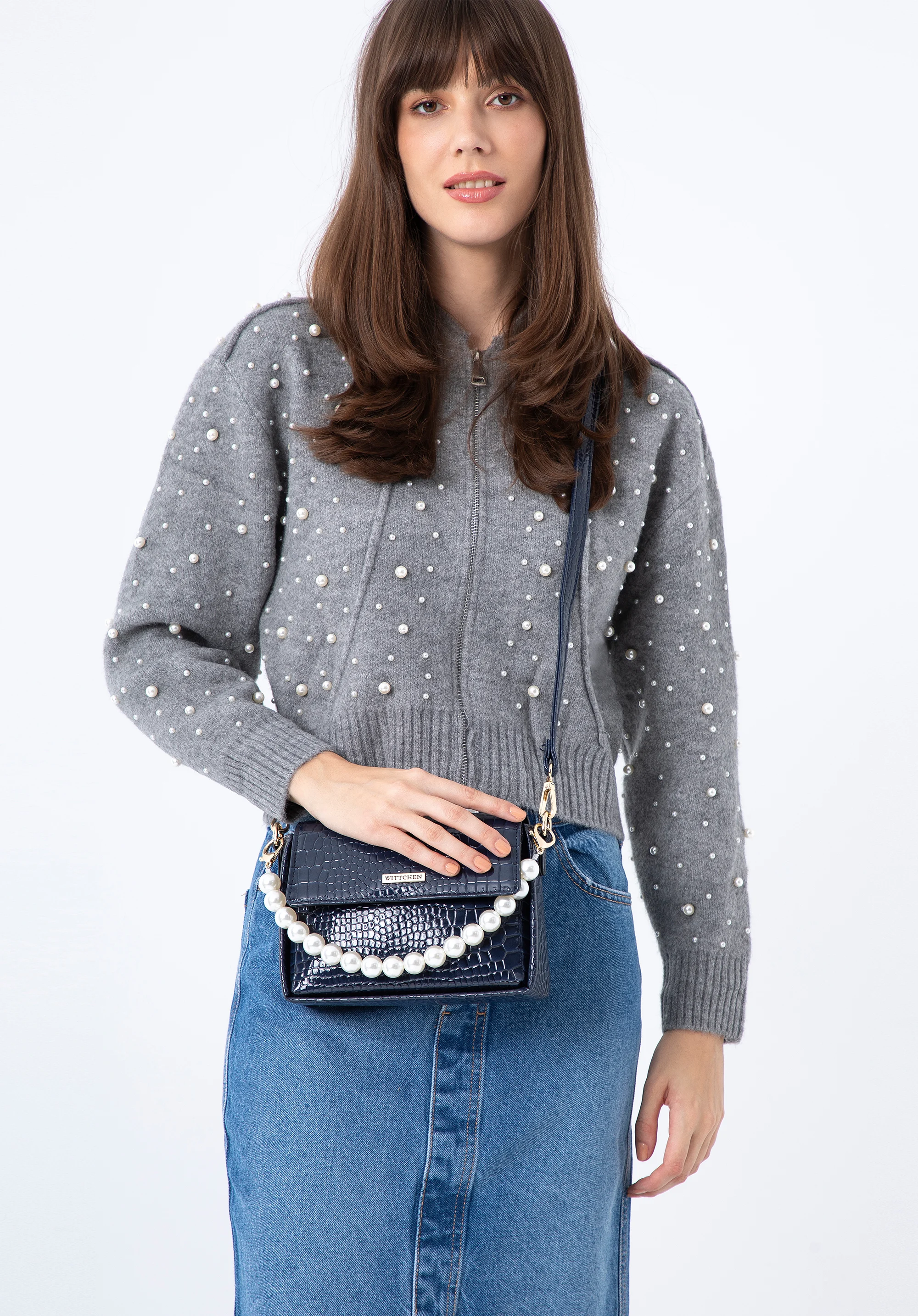 Damska minitorebka z rączką z koralików