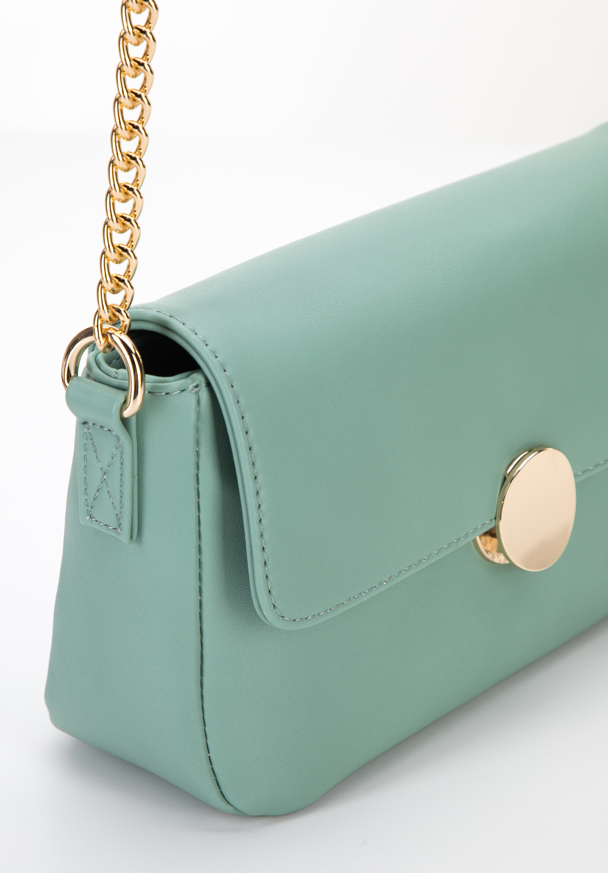 Damska listonoszka z ekoskóry z okrągłą klamrą