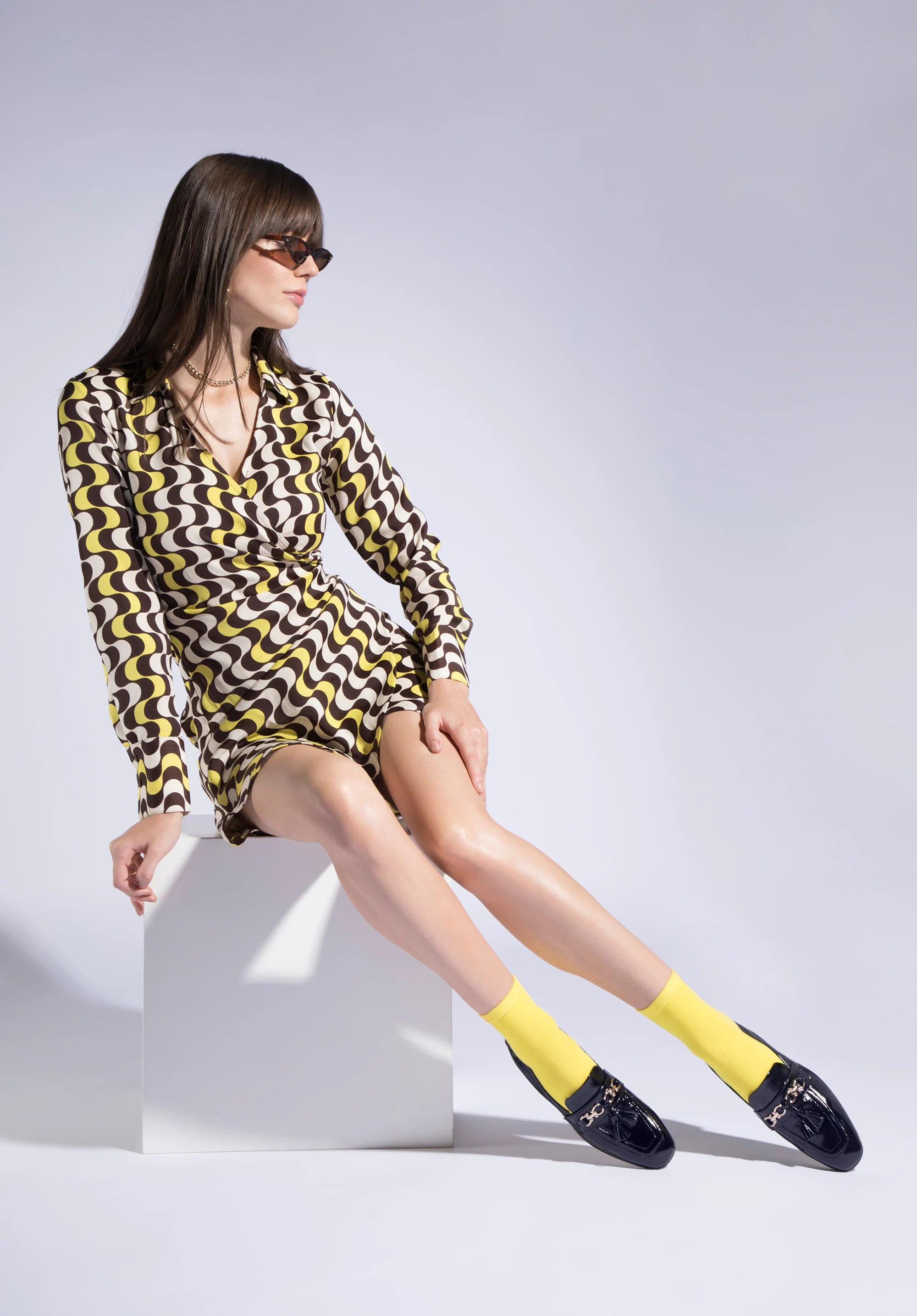 Damskie mokasyny z lakierowanej skóry z chwostem i klamerkami