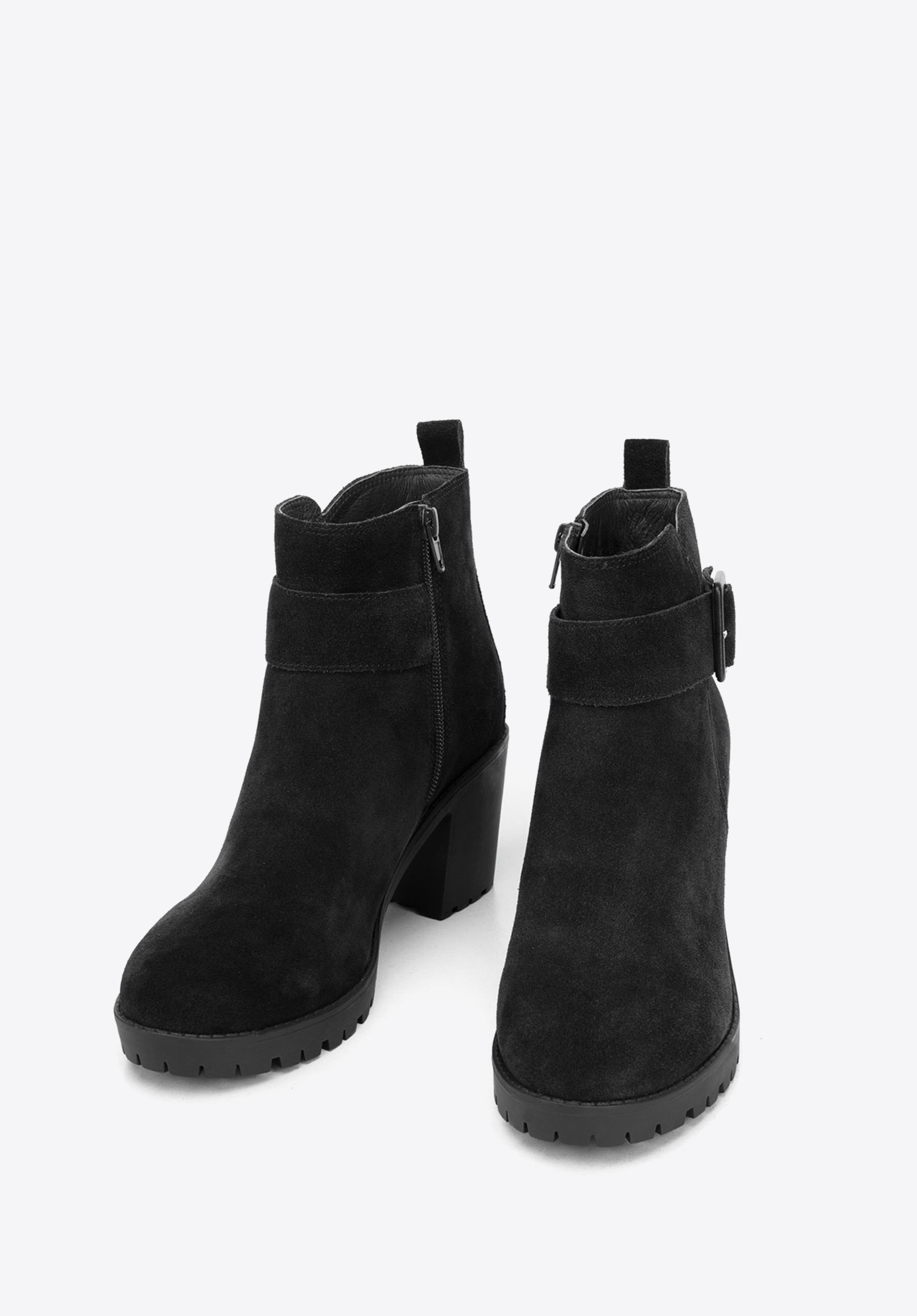 Damskie botki zamszowe z ozdobną klamrą