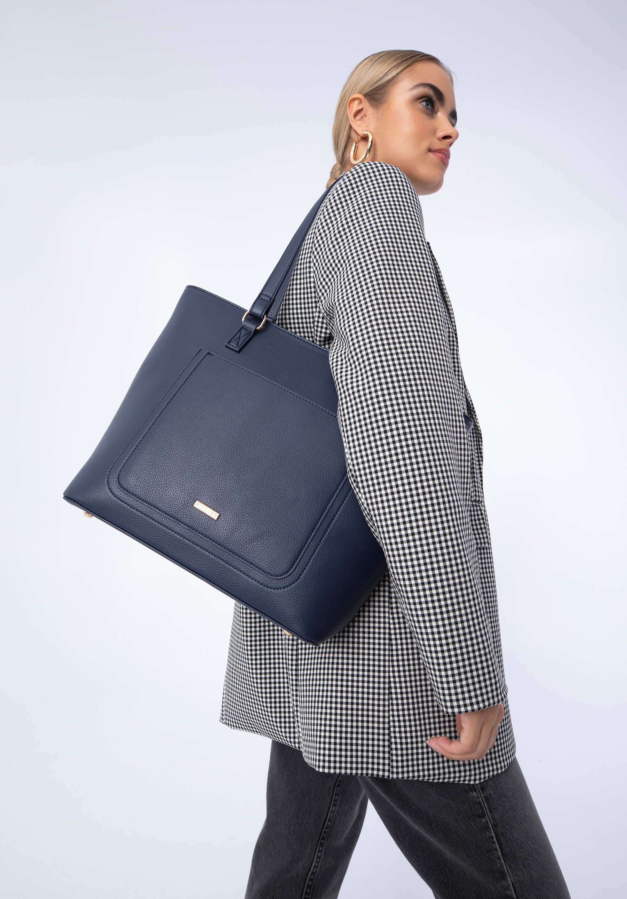 Torebka shopperka z ekoskóry z otwartą kieszenią z przodu