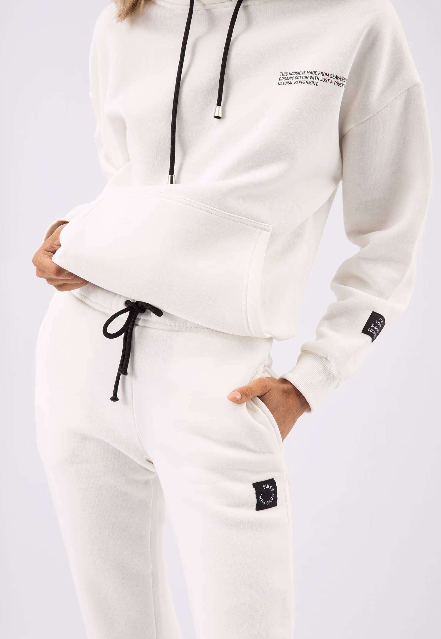 RELAKS białe spodnie damskie ze srebrnymi zamkami