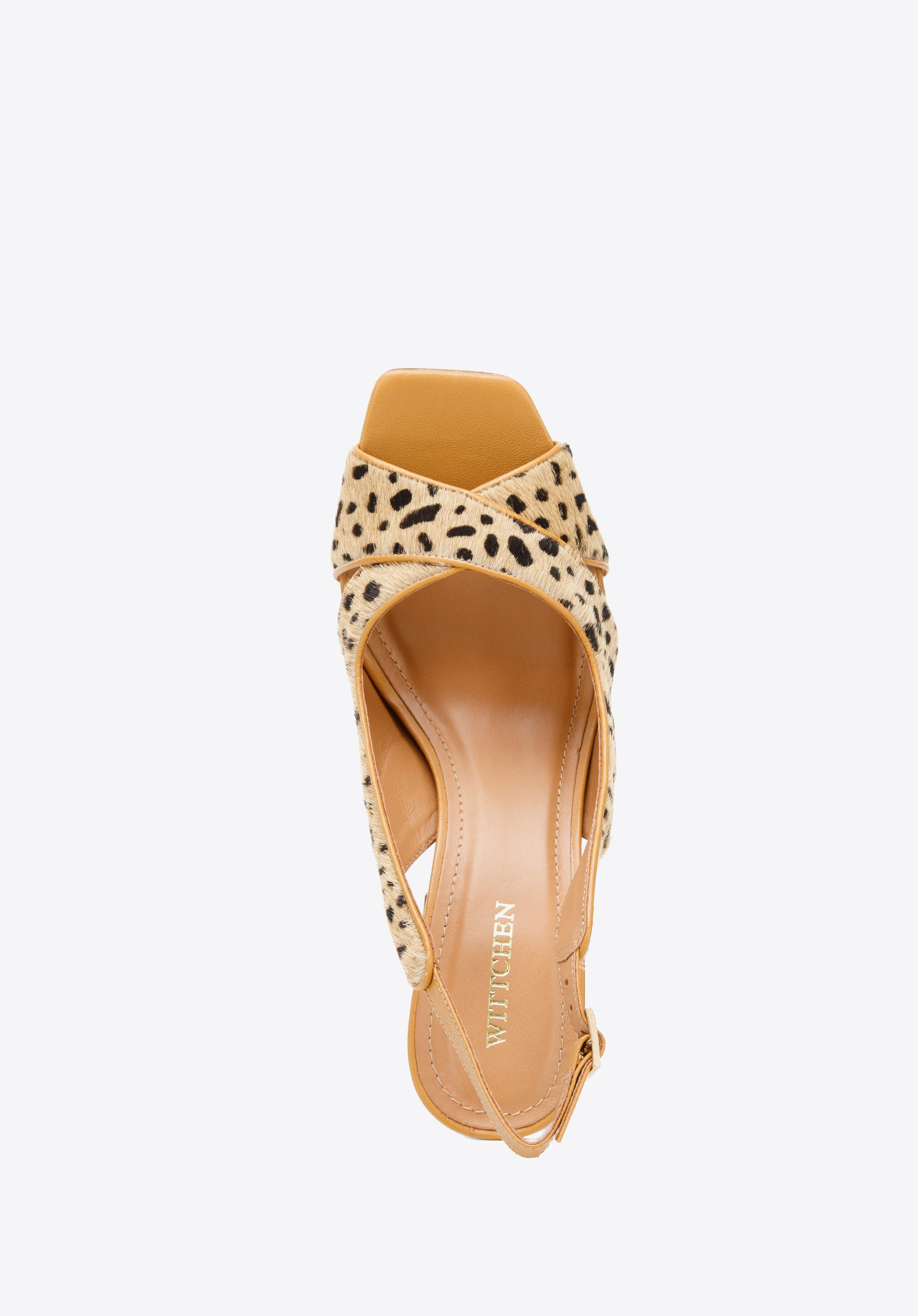 Sandały skórzane z paskami na krzyż