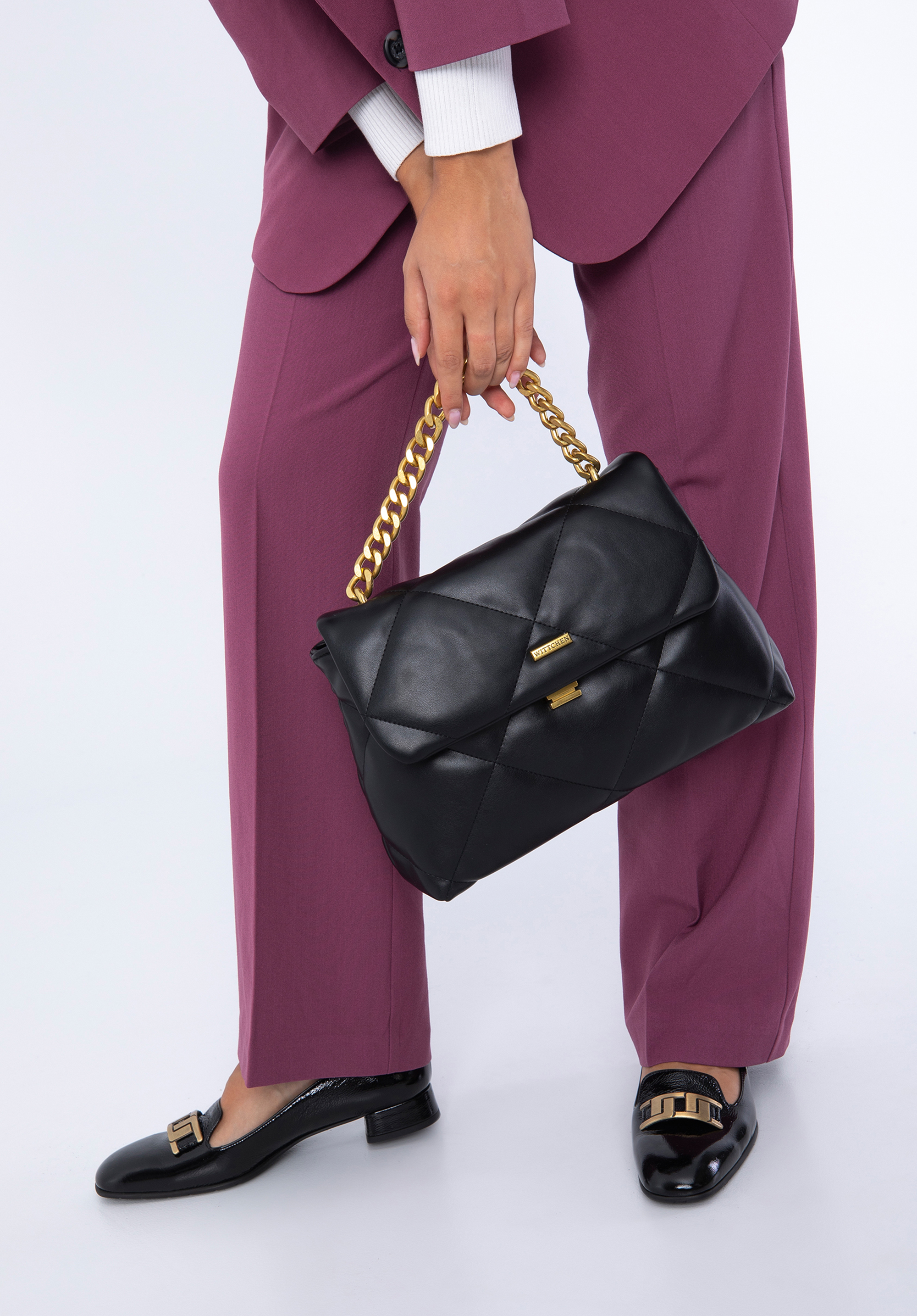 Torebka kuferek z miękkiej ekoskóry pikowana na łańcuszku