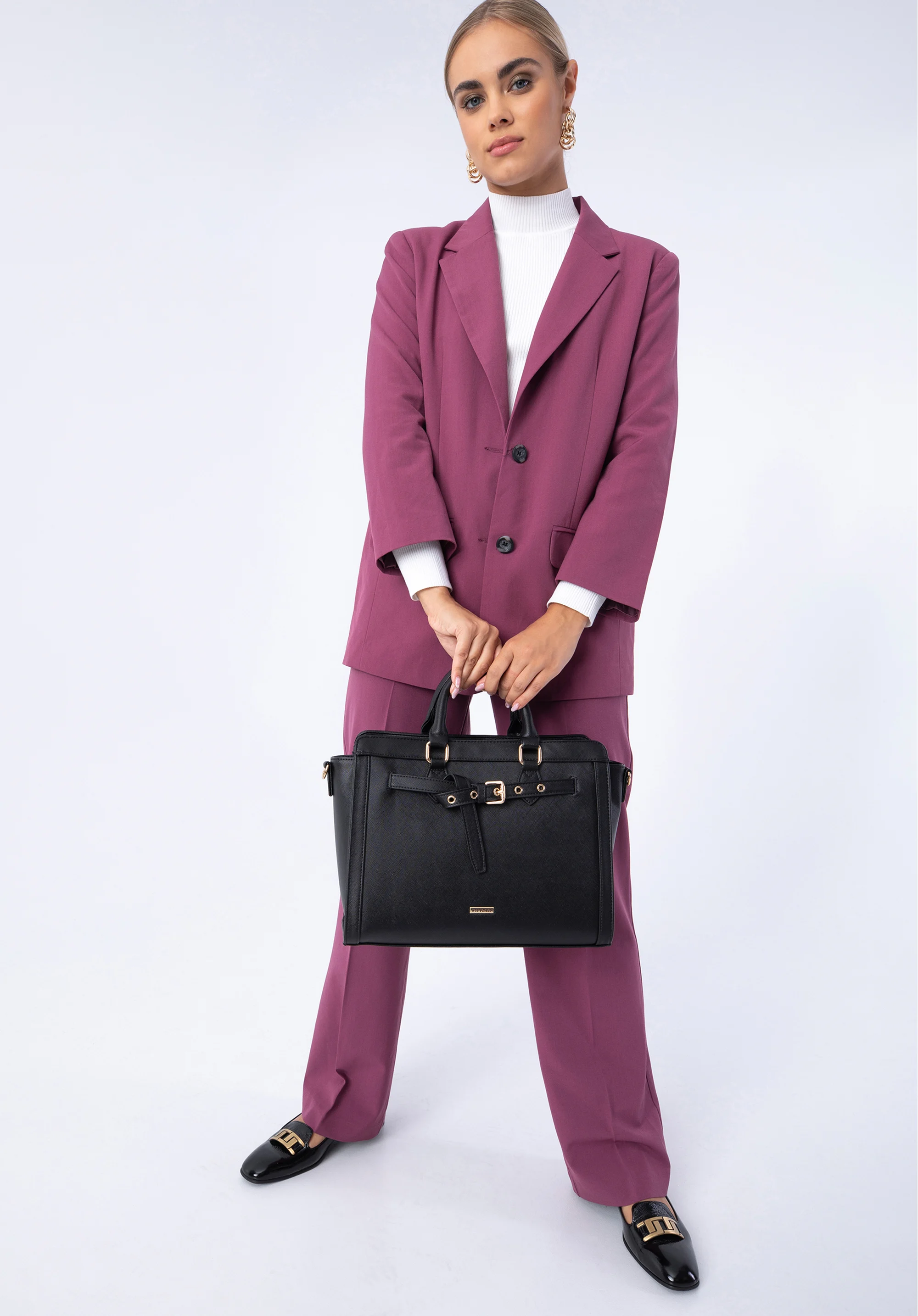 Torebka kuferek z ekoskóry saffiano z ozdobnym paskiem