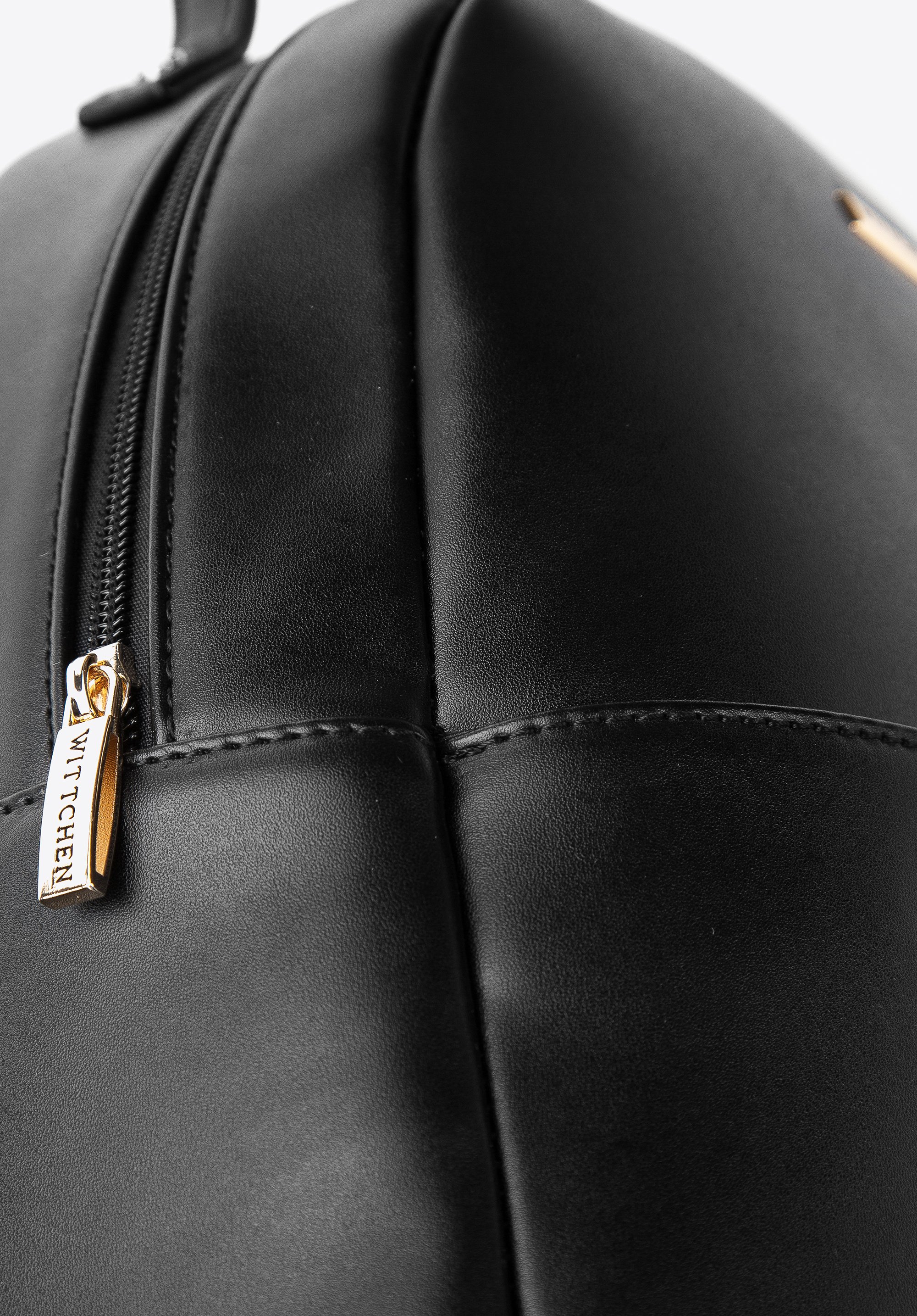 Damski plecak z ekoskóry z obszytą kieszenią z przodu