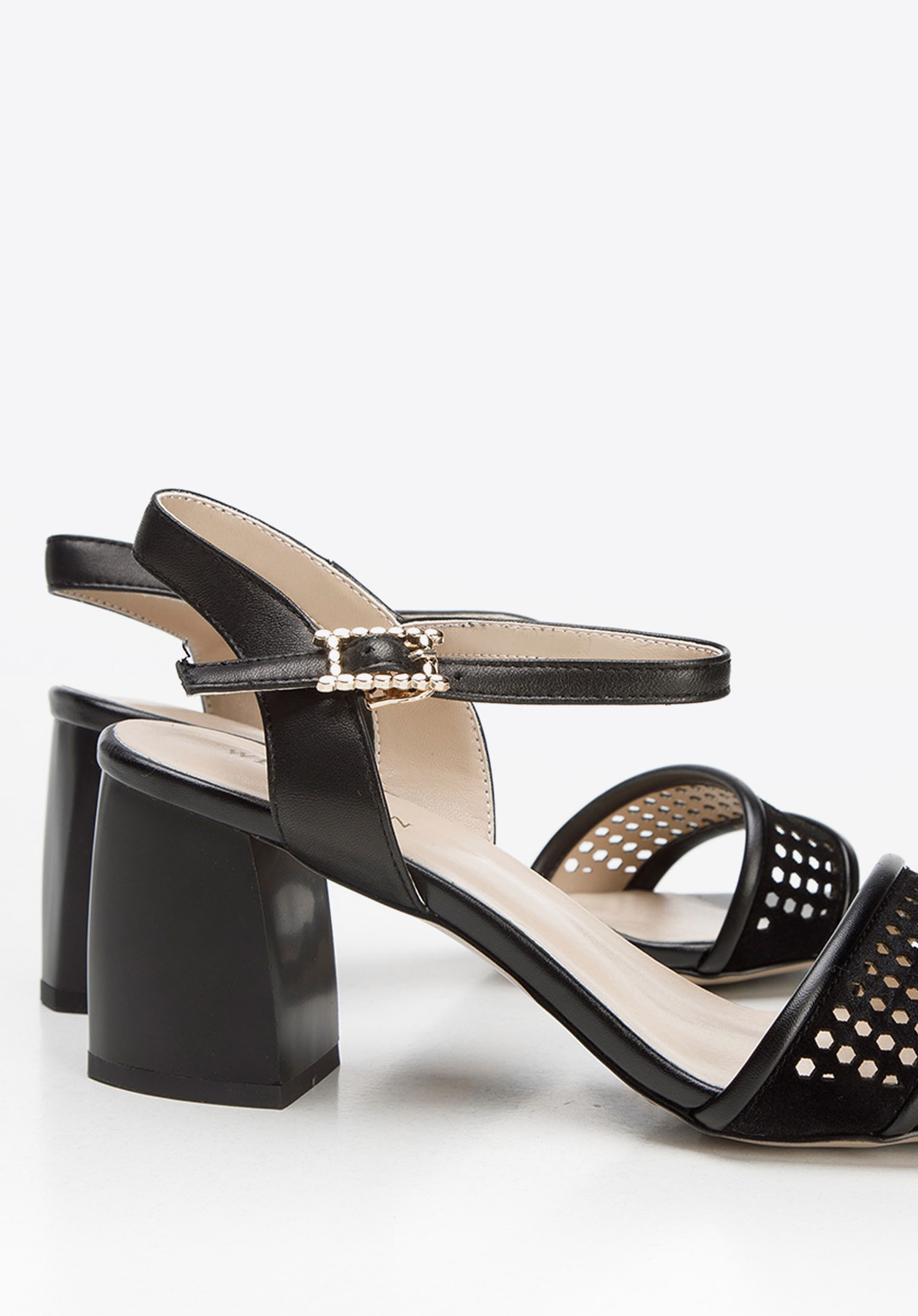 Damskie sandały zamszowe na słupku ażurowe