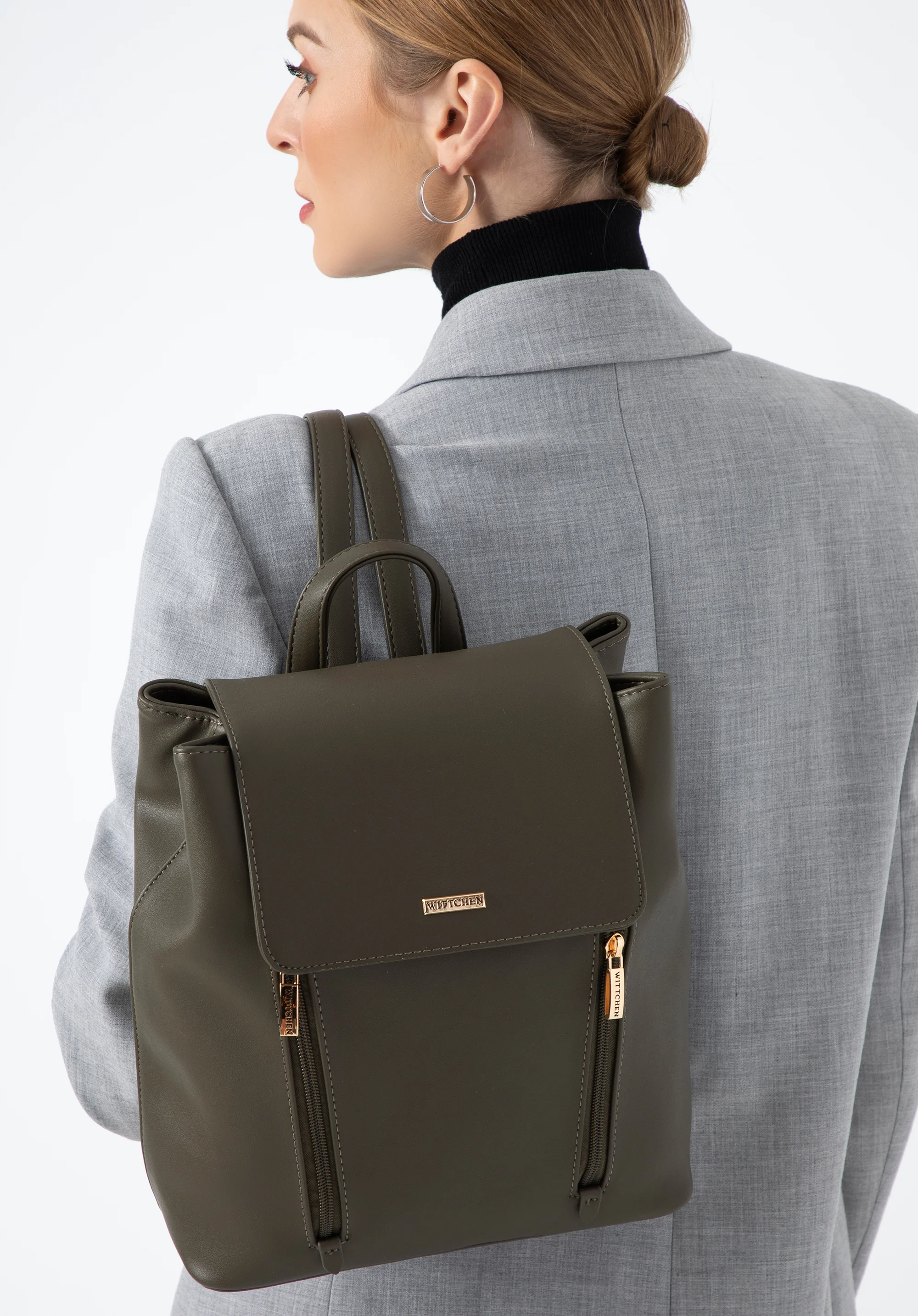 Damski plecak z ekoskóry z pionowymi kieszeniami