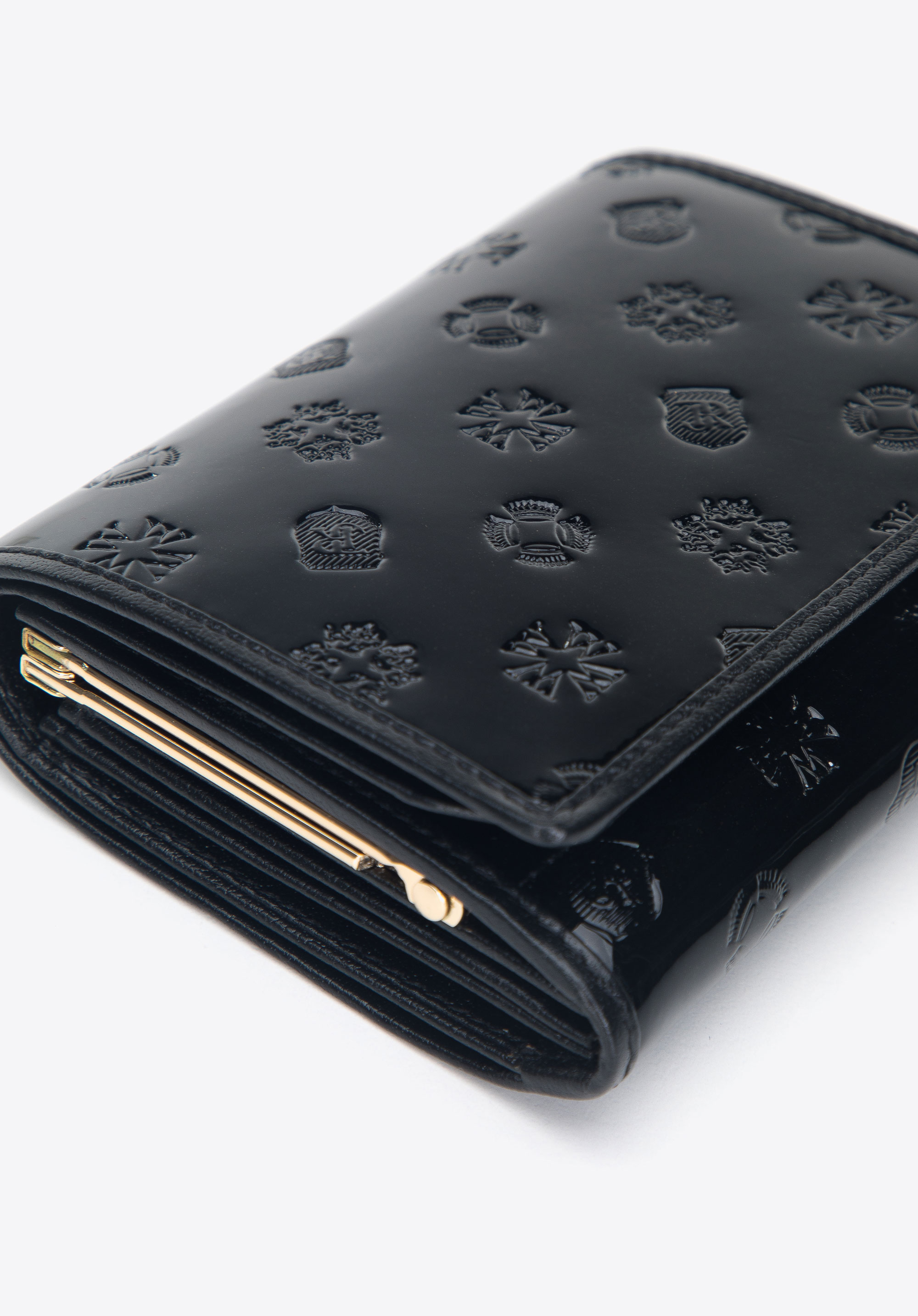 Damski portfel z lakierowanej skóry z monogramem mały