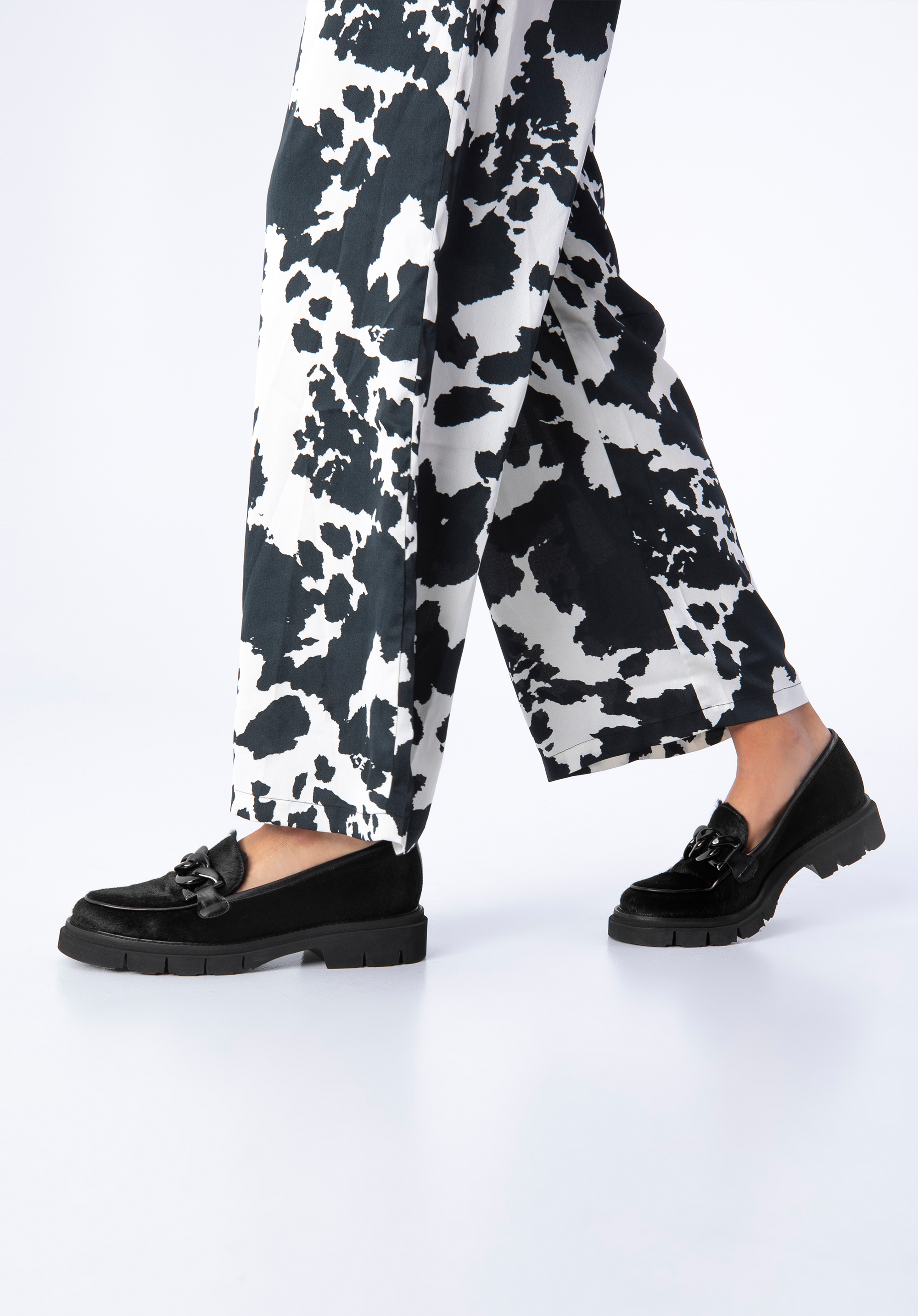 Damskie mokasyny skórzane z włosiem z grubym łańcuchem