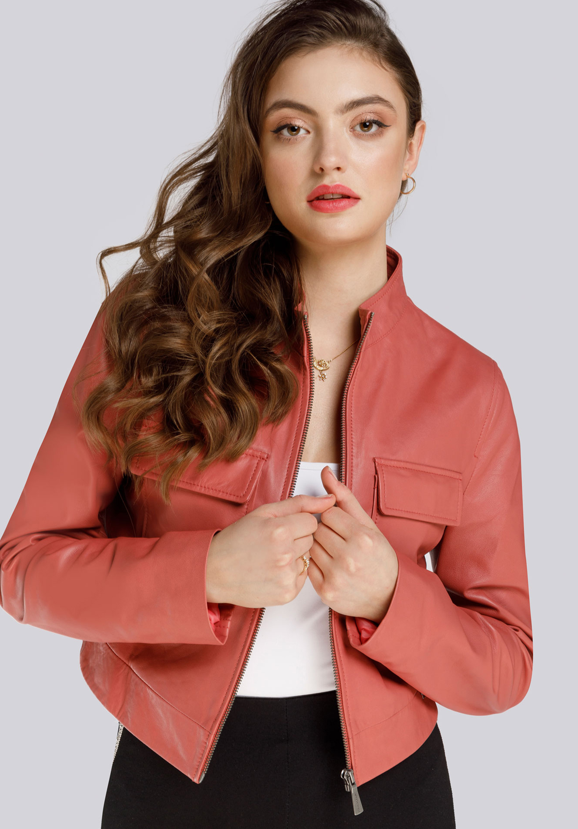 Damska kurtka skórzana krótka