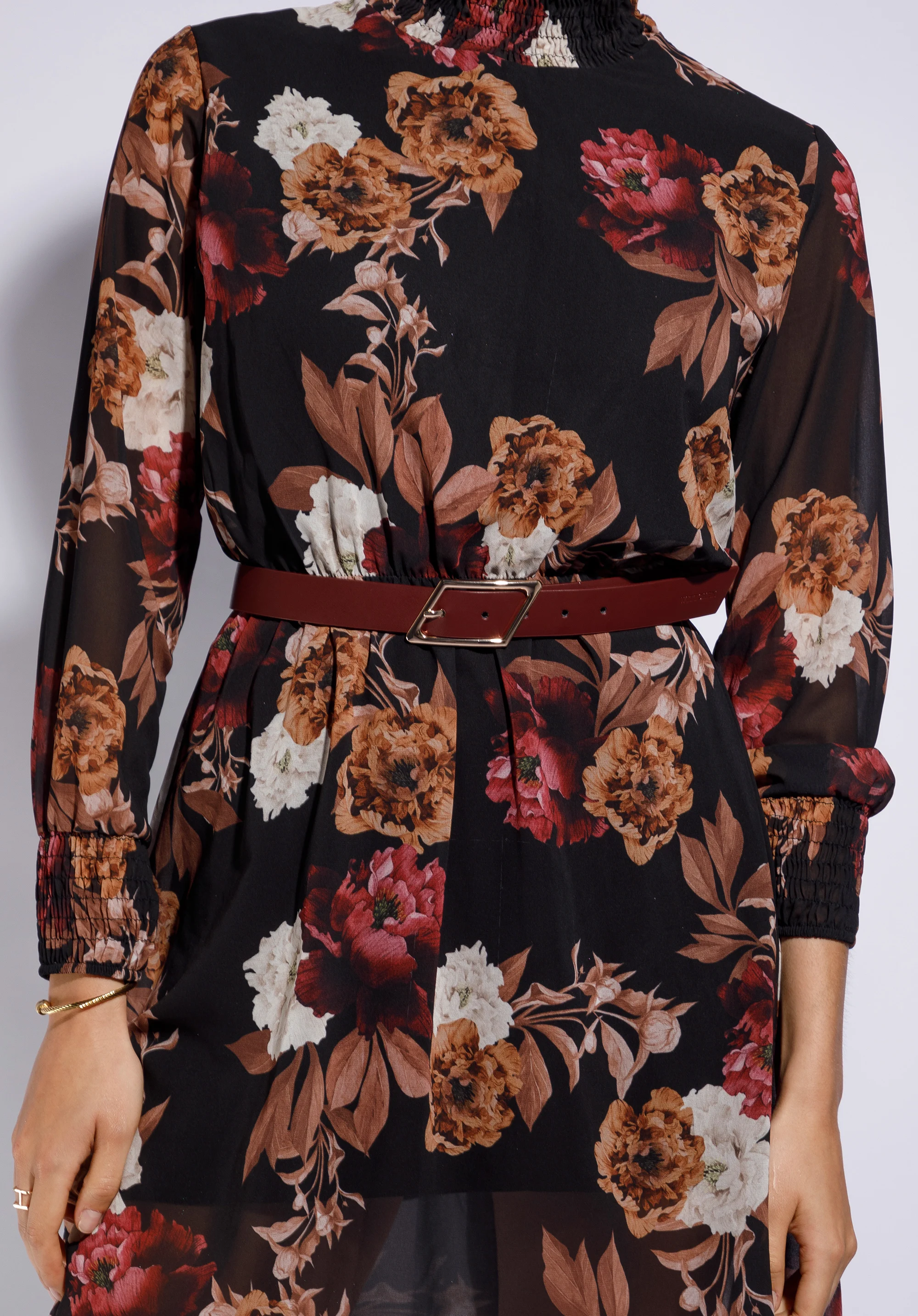 Damski pasek skórzany z geometryczną klamrą