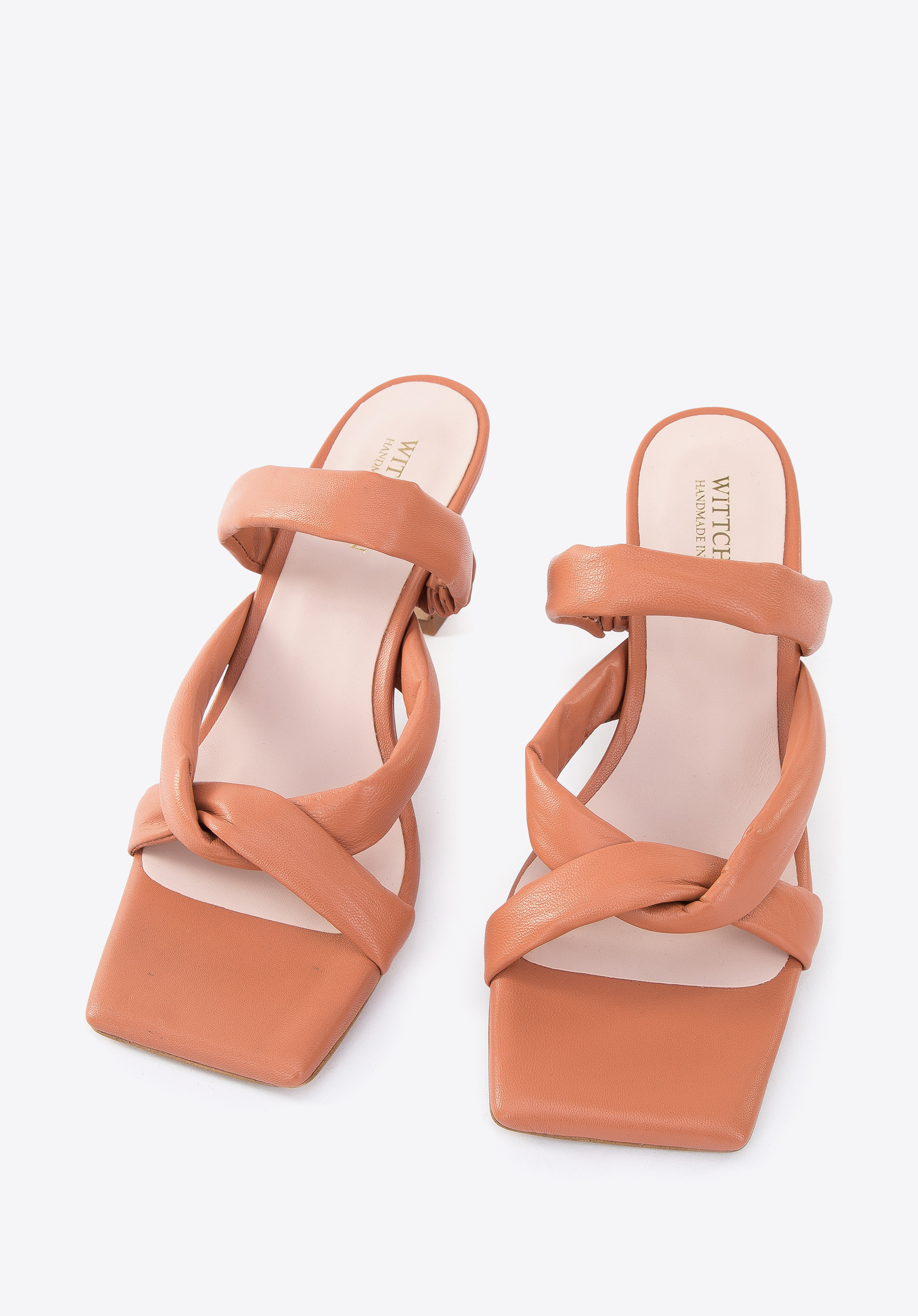 Damskie klapki skórzane z miękkimi paskami