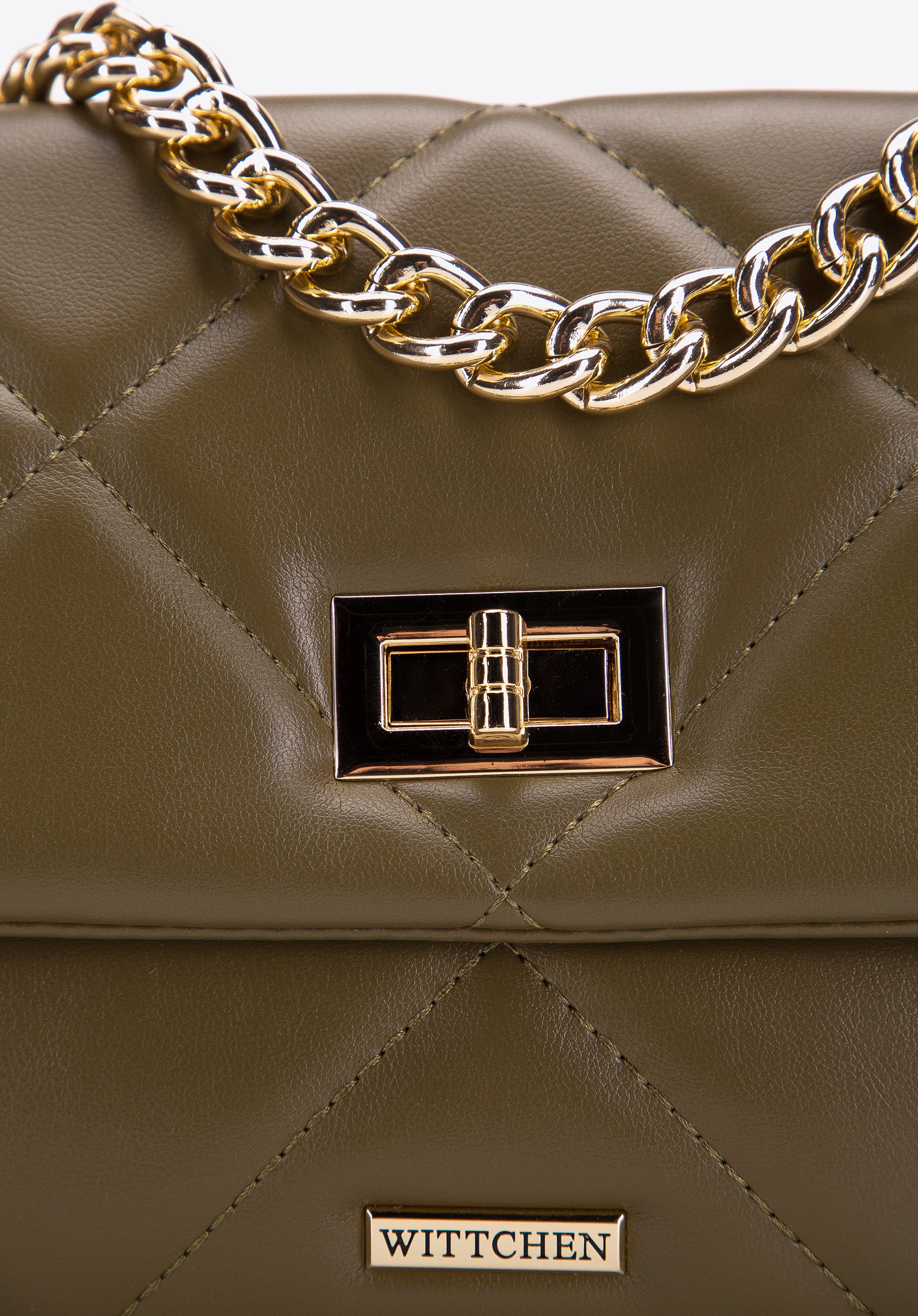 Damska torebka pikowana w kwadraty na łańcuszku mała