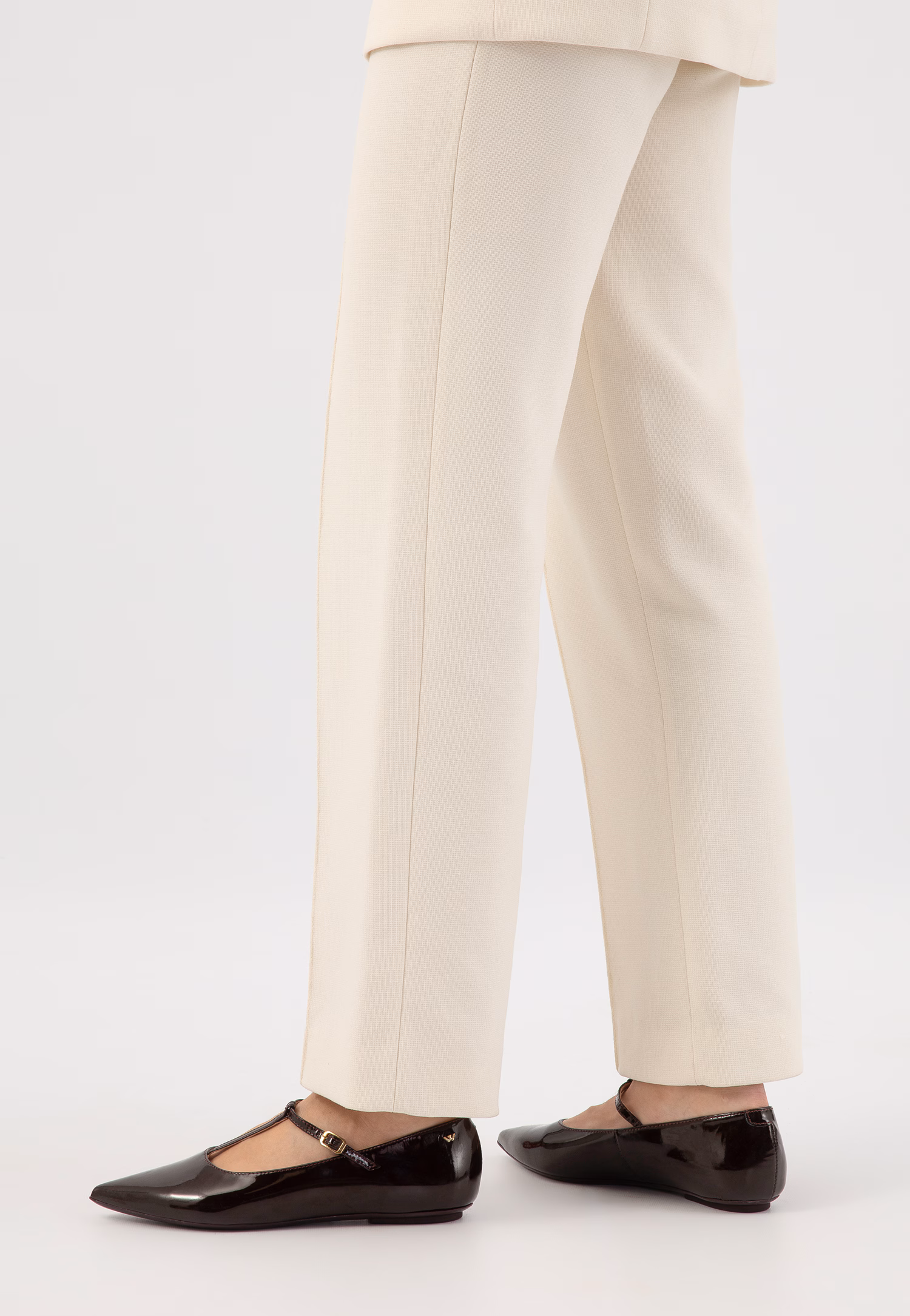 Czarne lakierowane baleriny z ozdobnym paskiem