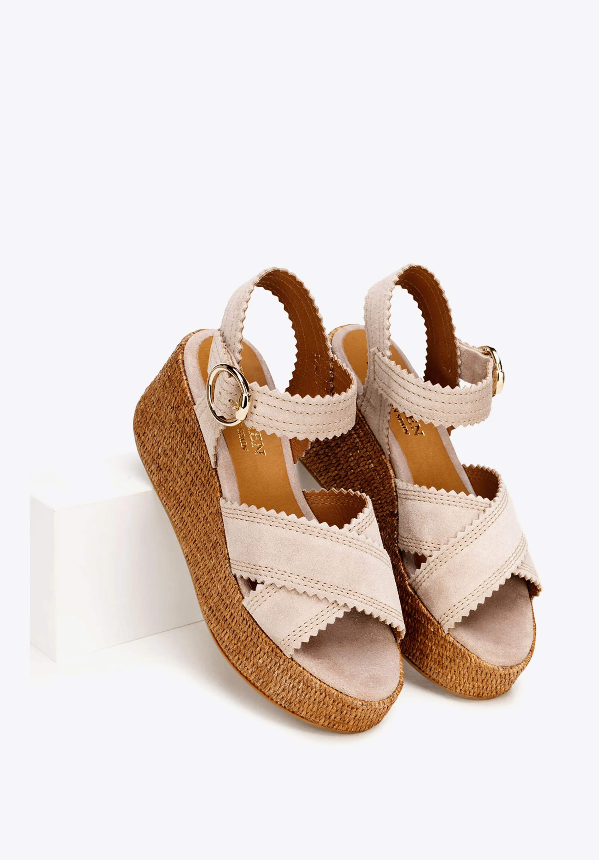 Sandały espadryle zamszowe na platformie
