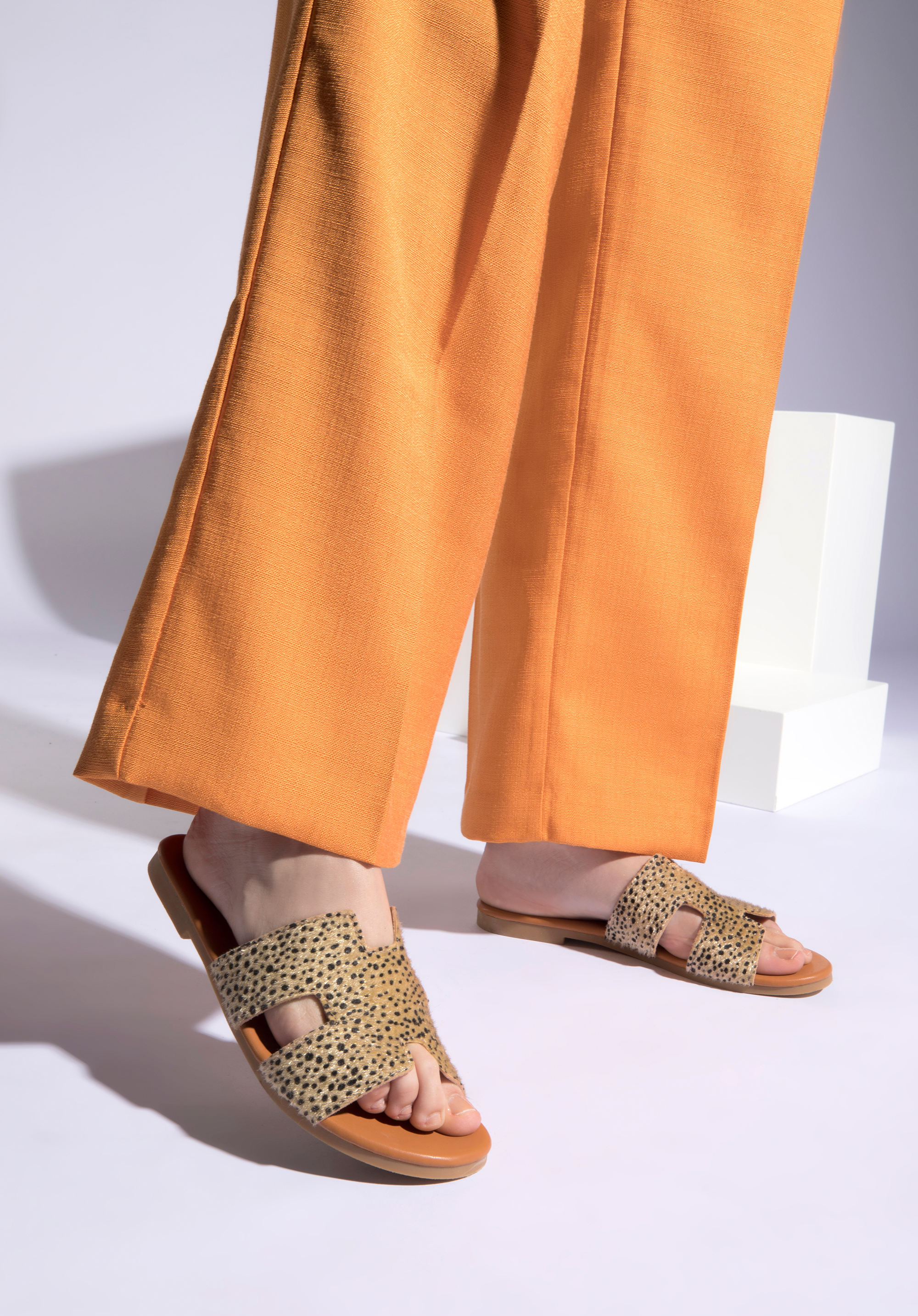 Damskie klapki z przodem w literę H