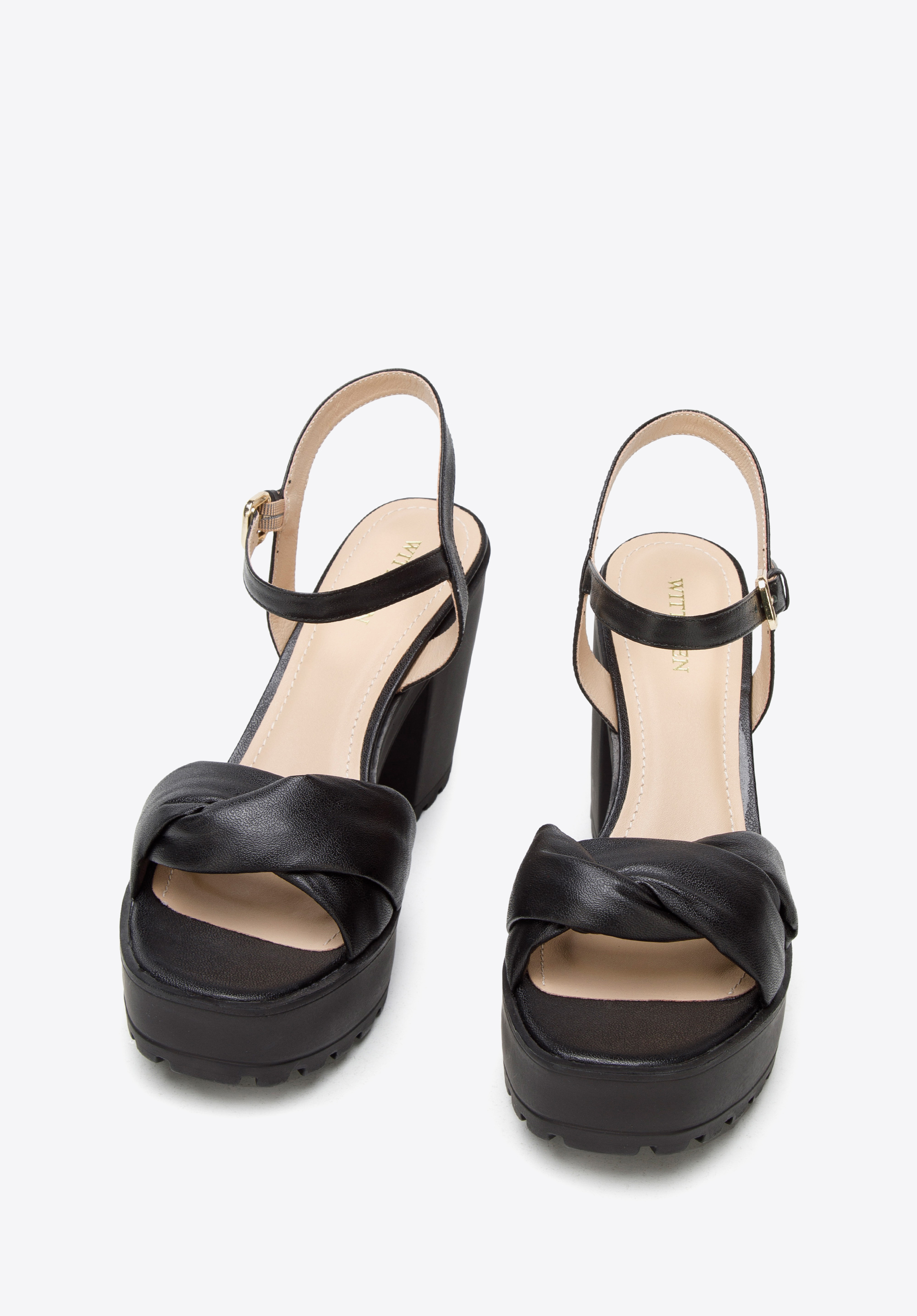 Sandały skórzane z miękkim paskiem na platformie