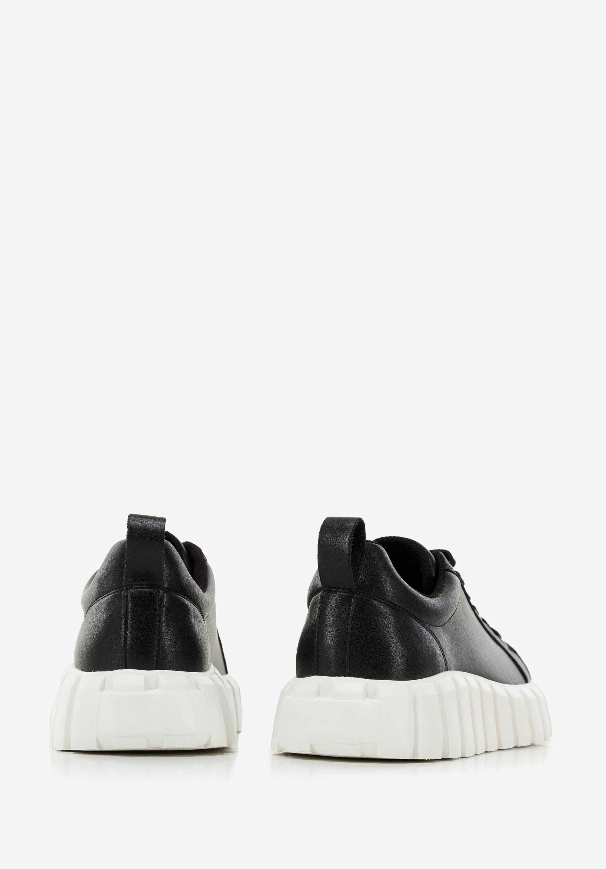 Damskie sneakersy ze skóry na grubej podeszwie