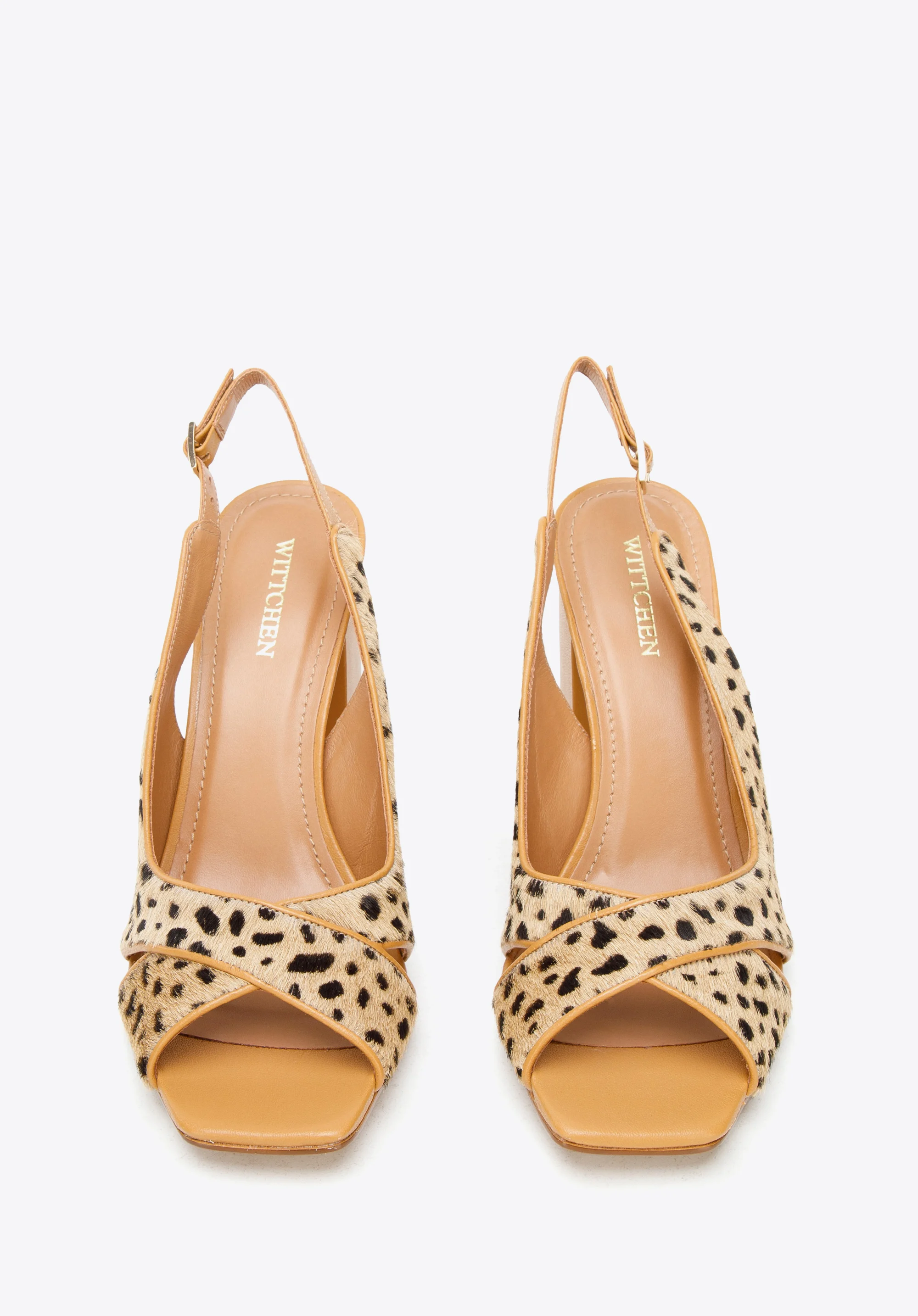 Sandały skórzane z paskami na krzyż