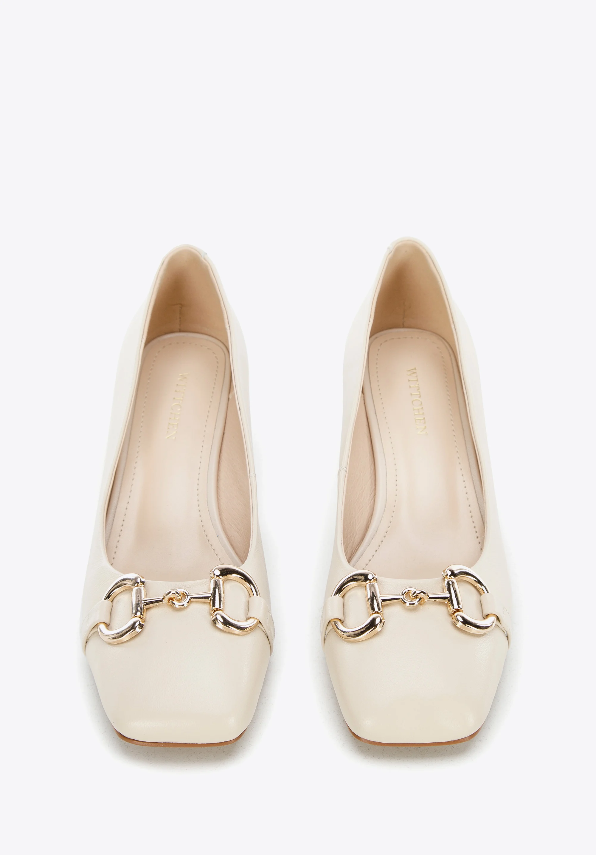 Czółenka ze skóry z klamerką na słupku