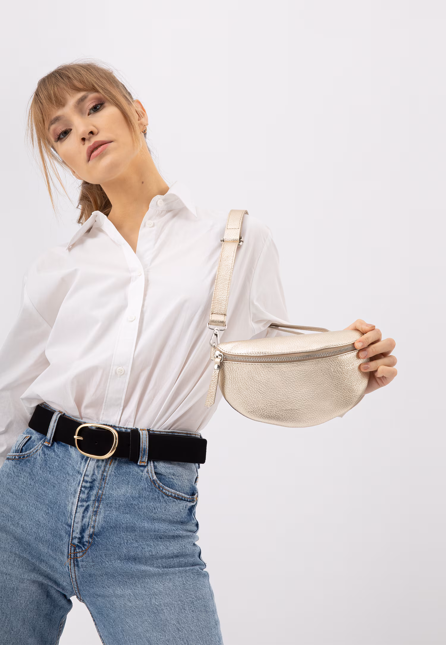 Czarna skórzana torebka nerka