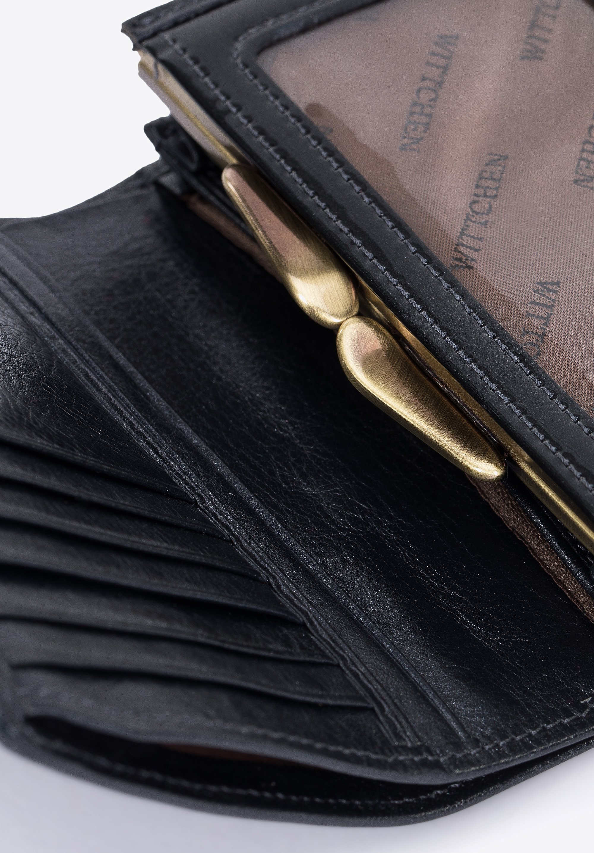 Damski portfel ze skóry lakierowany średni