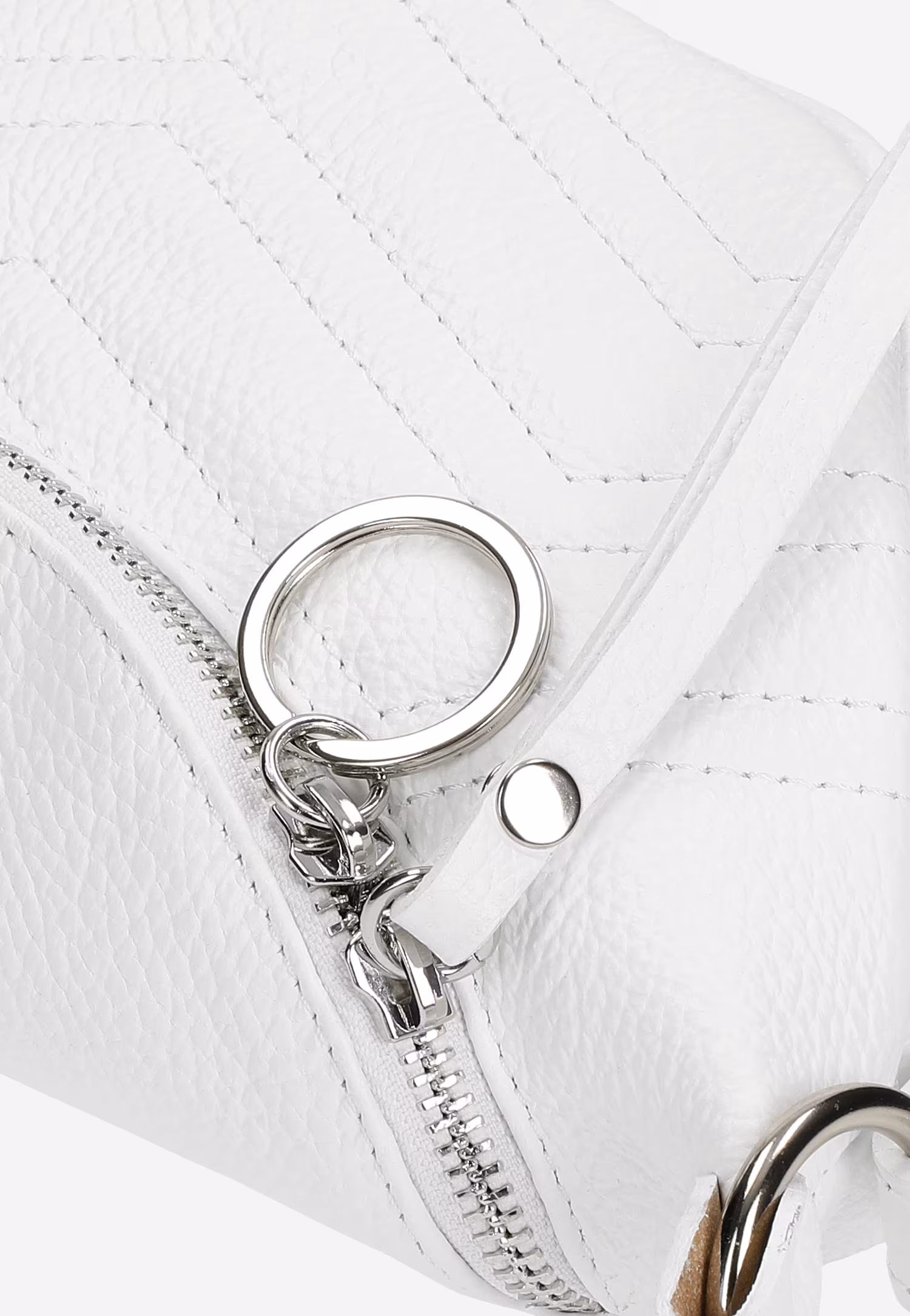 Biała saszetka damska z ozdobnym pikowaniem