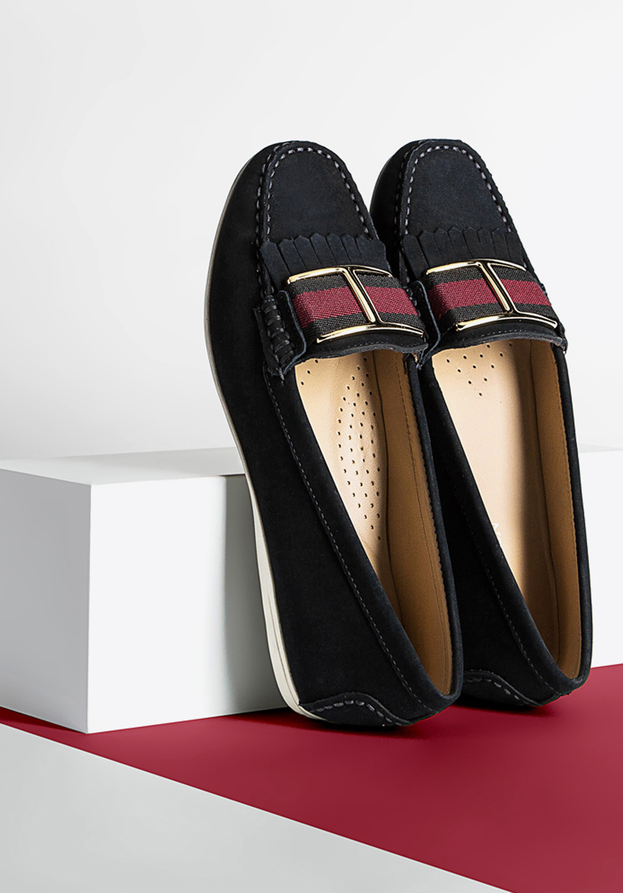 Damskie mokasyny skórzane z ozdobnym paskiem