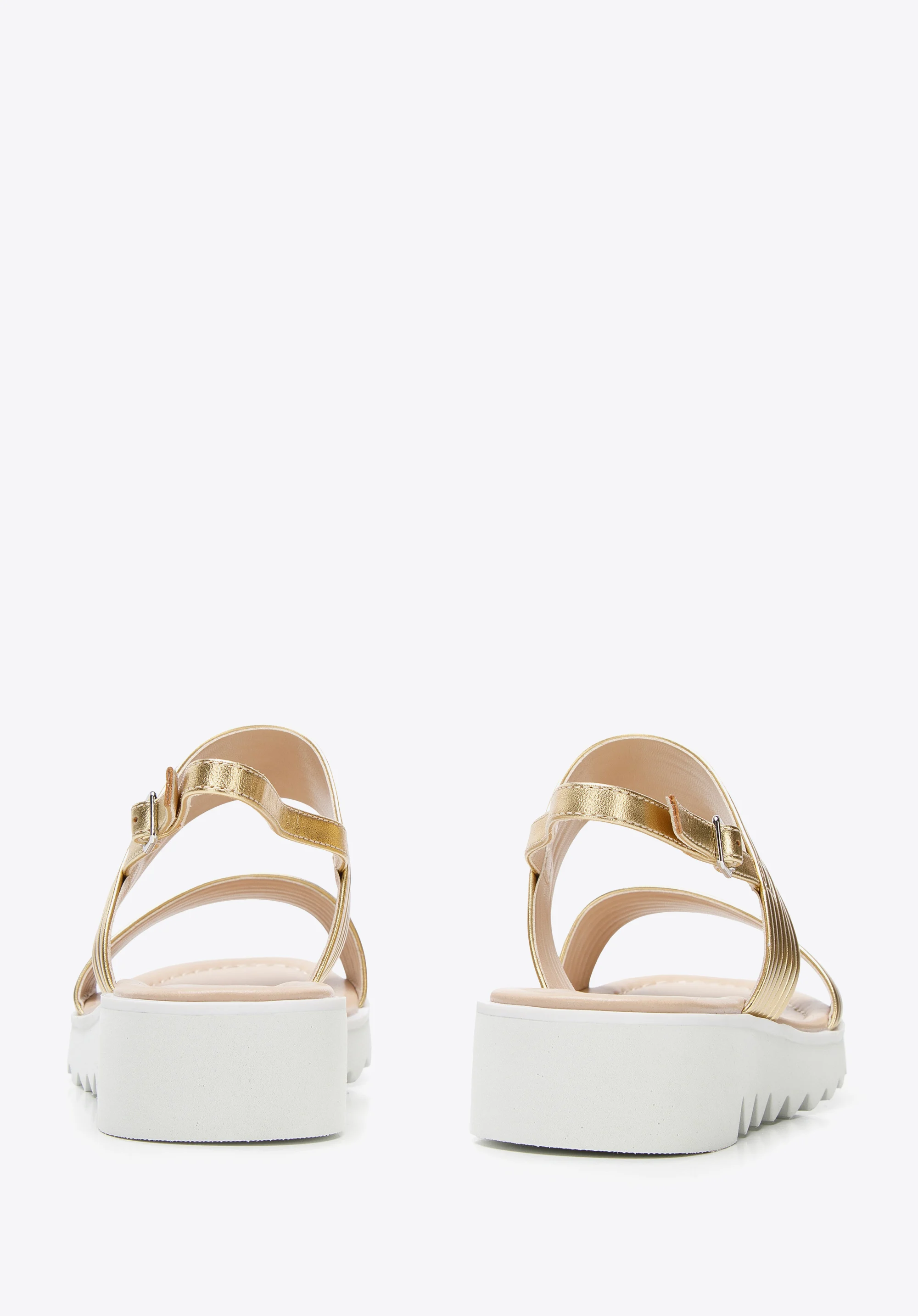 Damskie sandały z szerokimi paskami na platformie