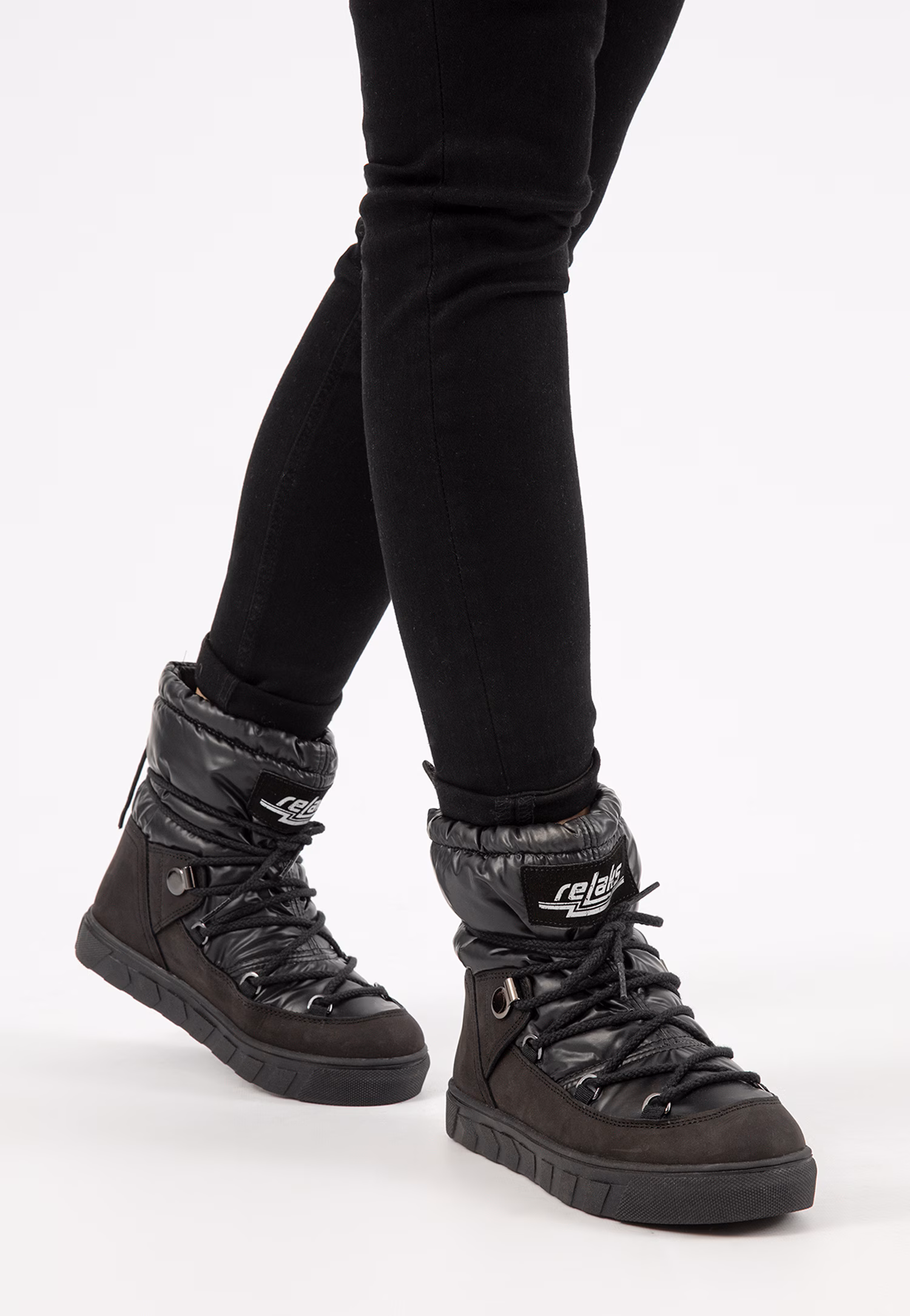 Czarne wiązane śniegowce damskie RELAKS