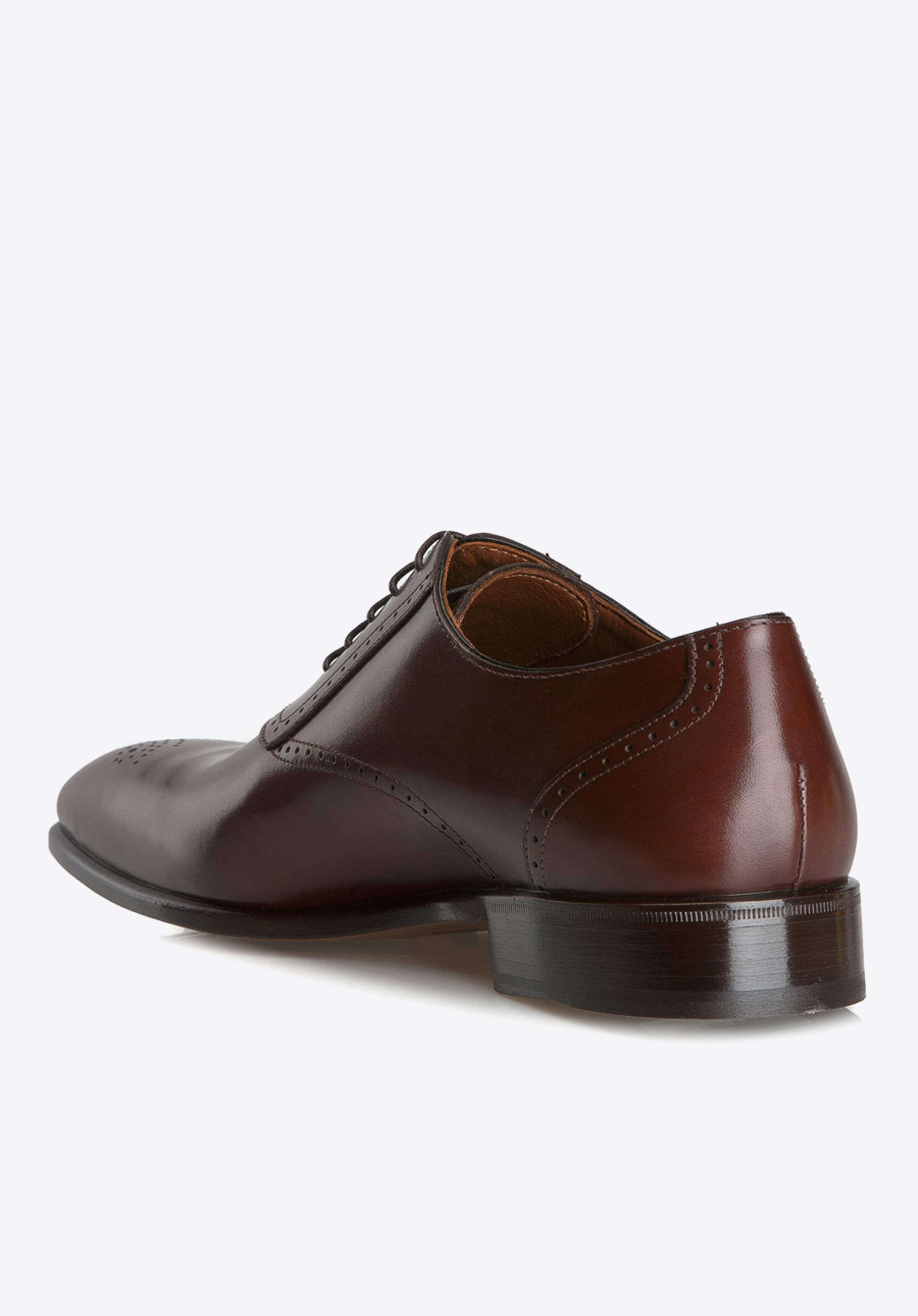 Męskie oksfordy skórzane z ozdobnym dziurkowaniem