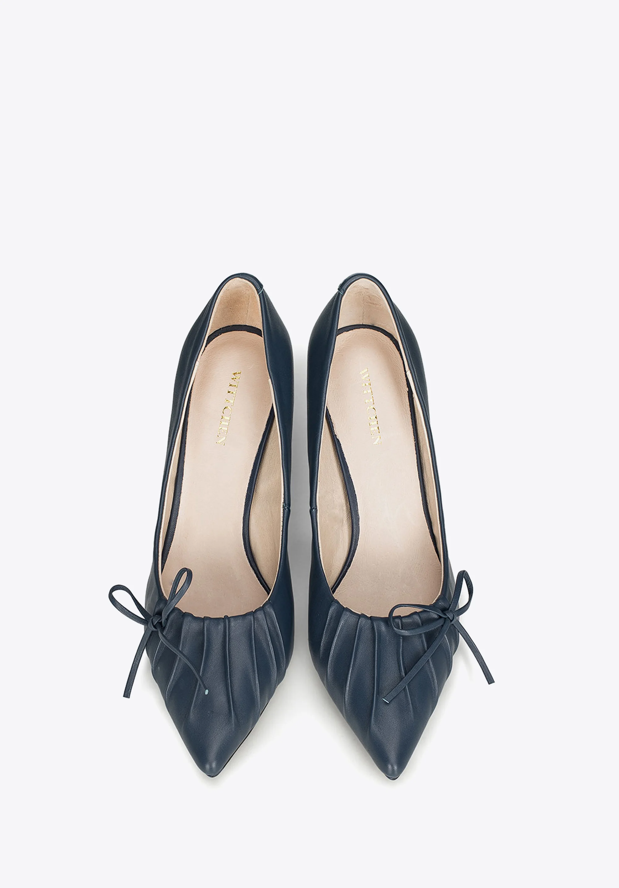 Szpilki skórzane z marszczonym przodem