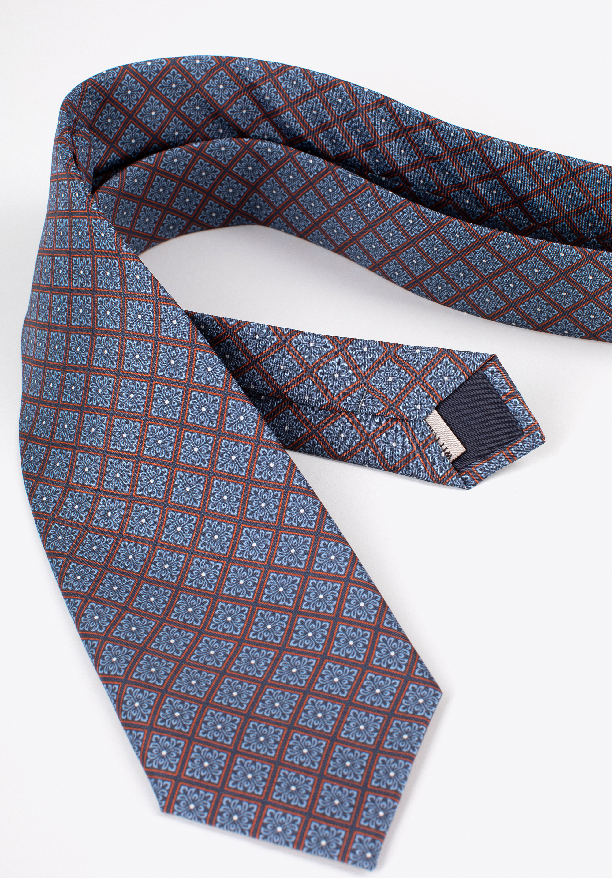 Krawat z jedwabiu we wzory