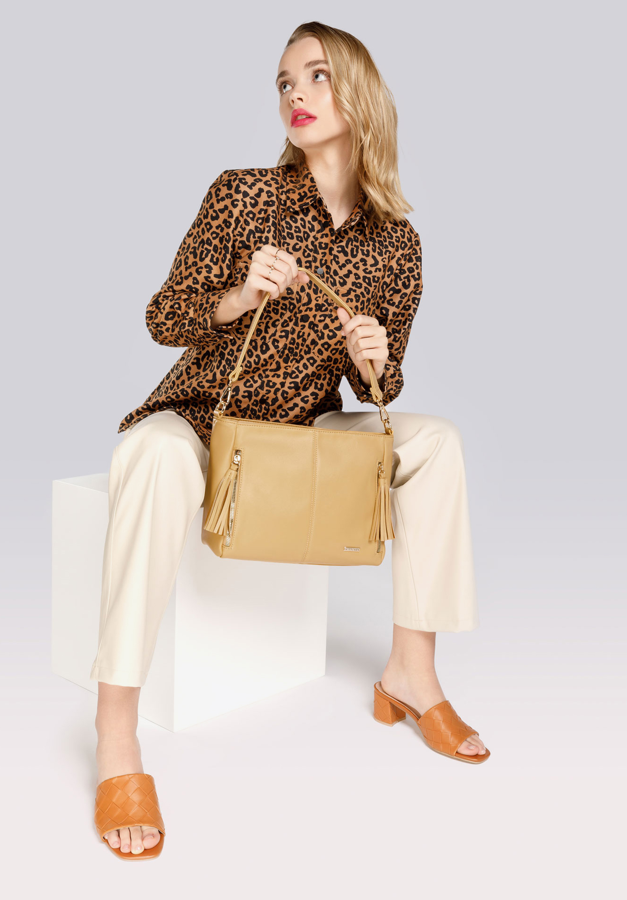 Damskie klapki z plecionej ekoskóry na słupku