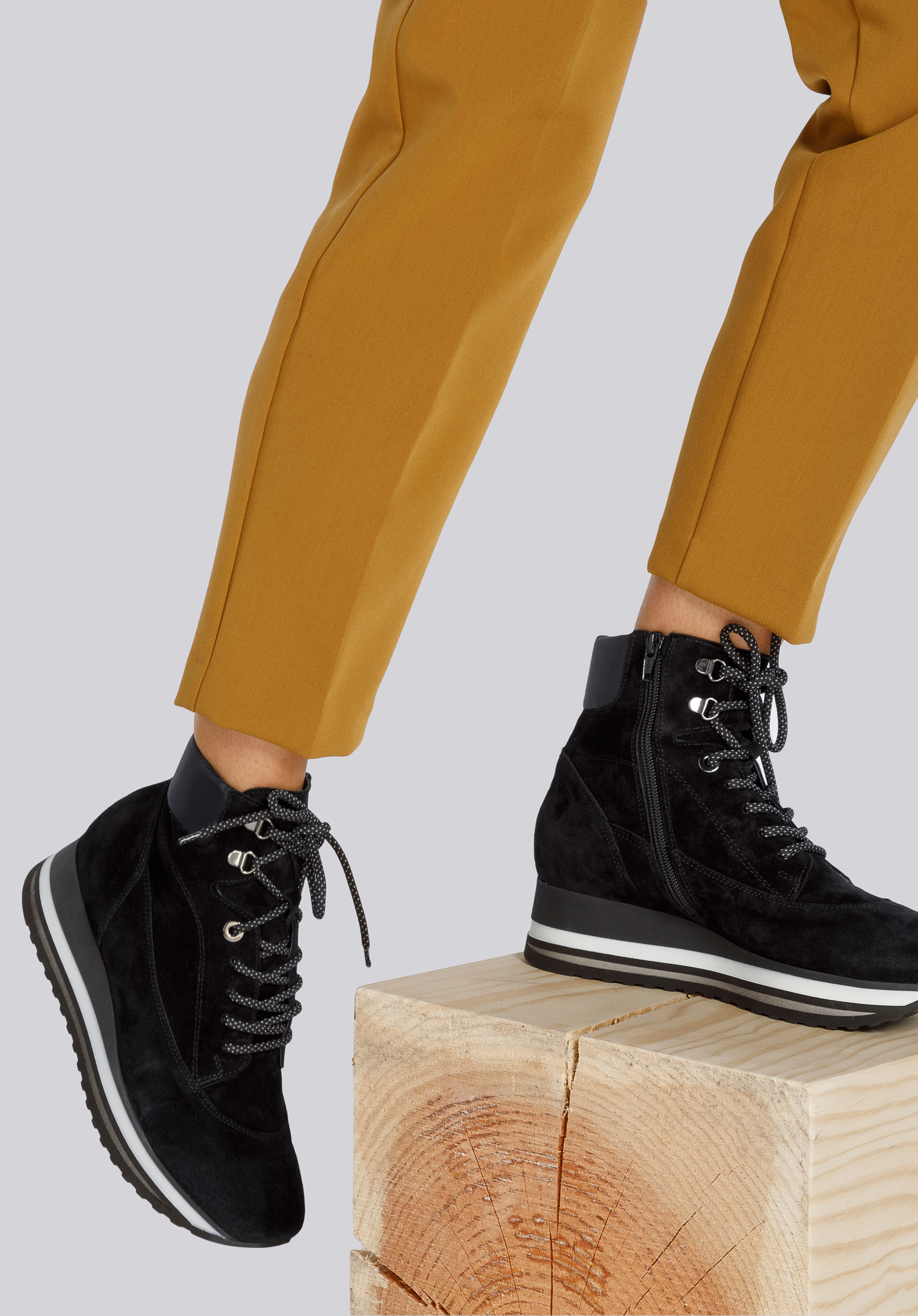 Damskie trapery zamszowe na platformie z suwakiem