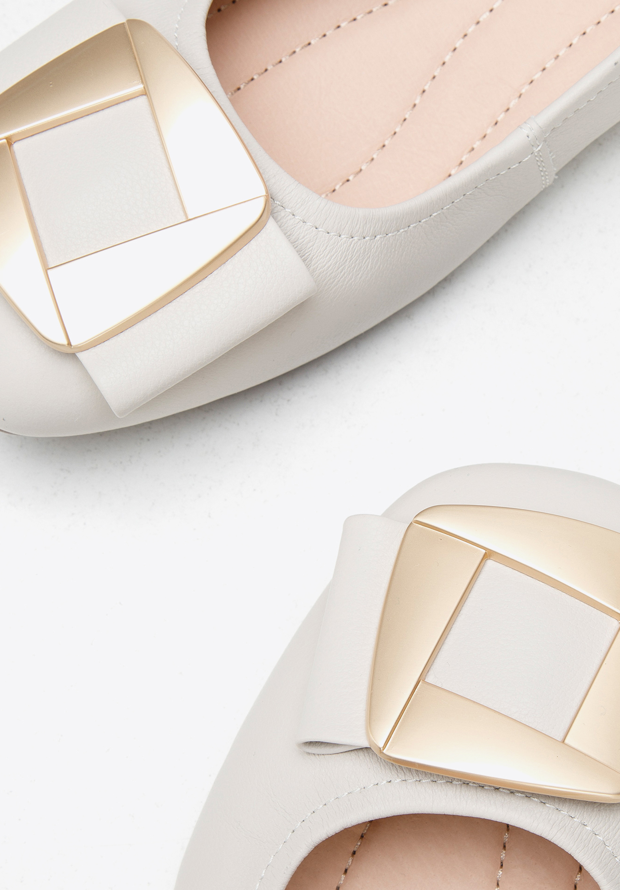 Baleriny z miękkiej skóry z klamrą