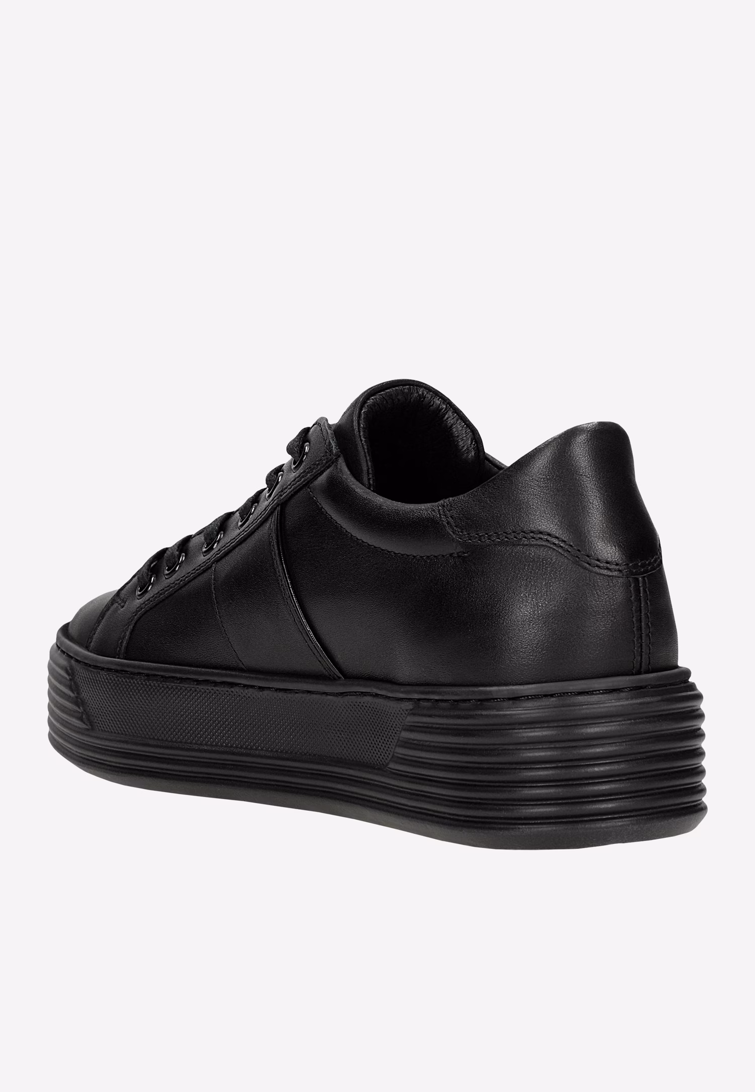 Czarne skórzane trampki damskie na grubej podeszwie