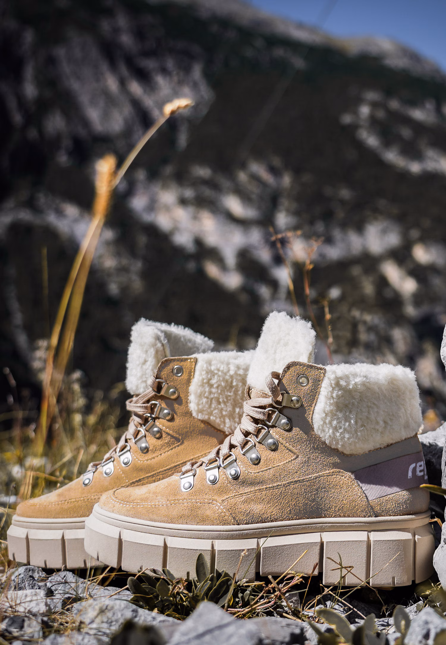 RELAKS ciepłe beżowe trzewiki damskie z białym kożuszkiem