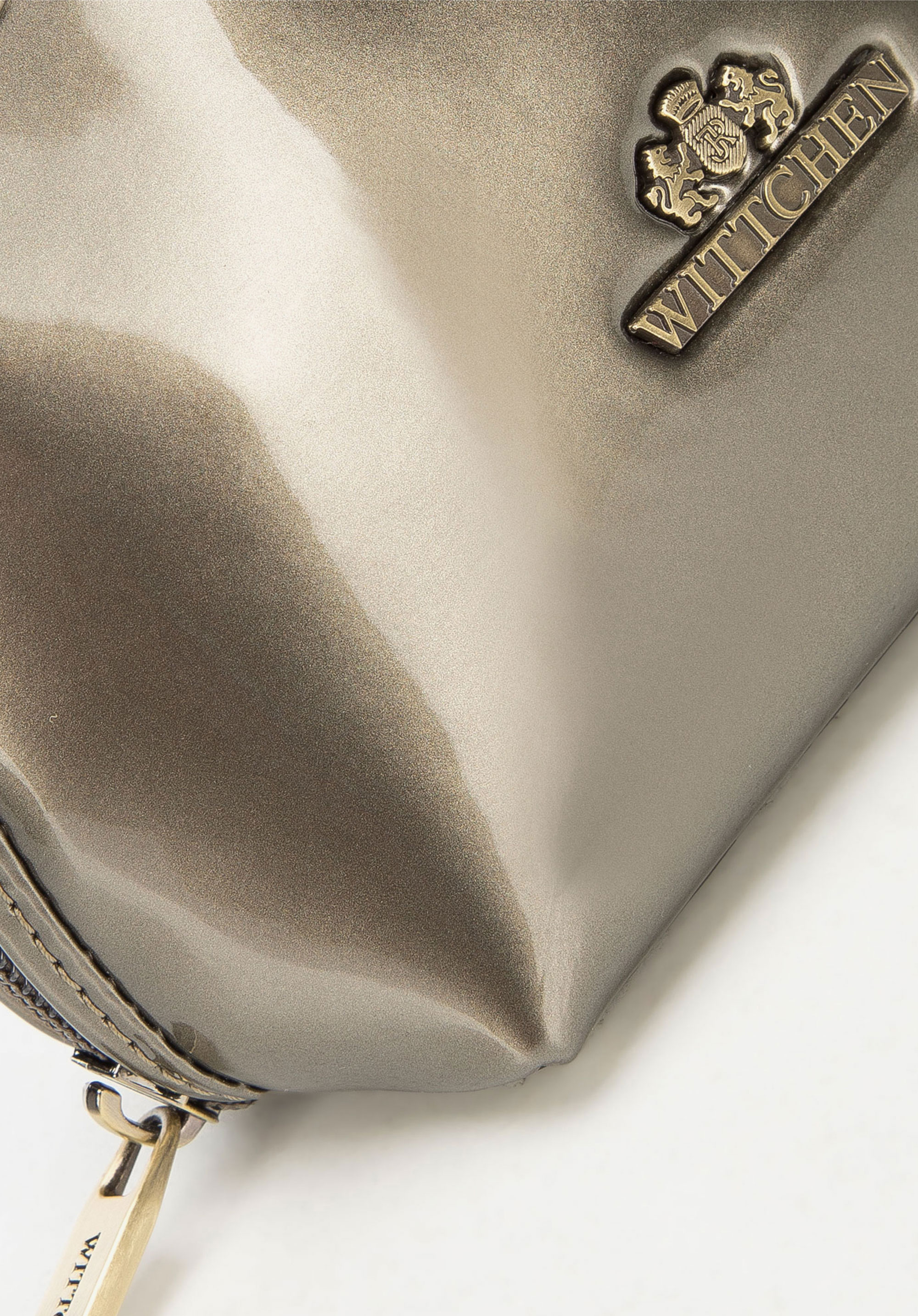 Kosmetyczka skórzana lakierowana półokrągła