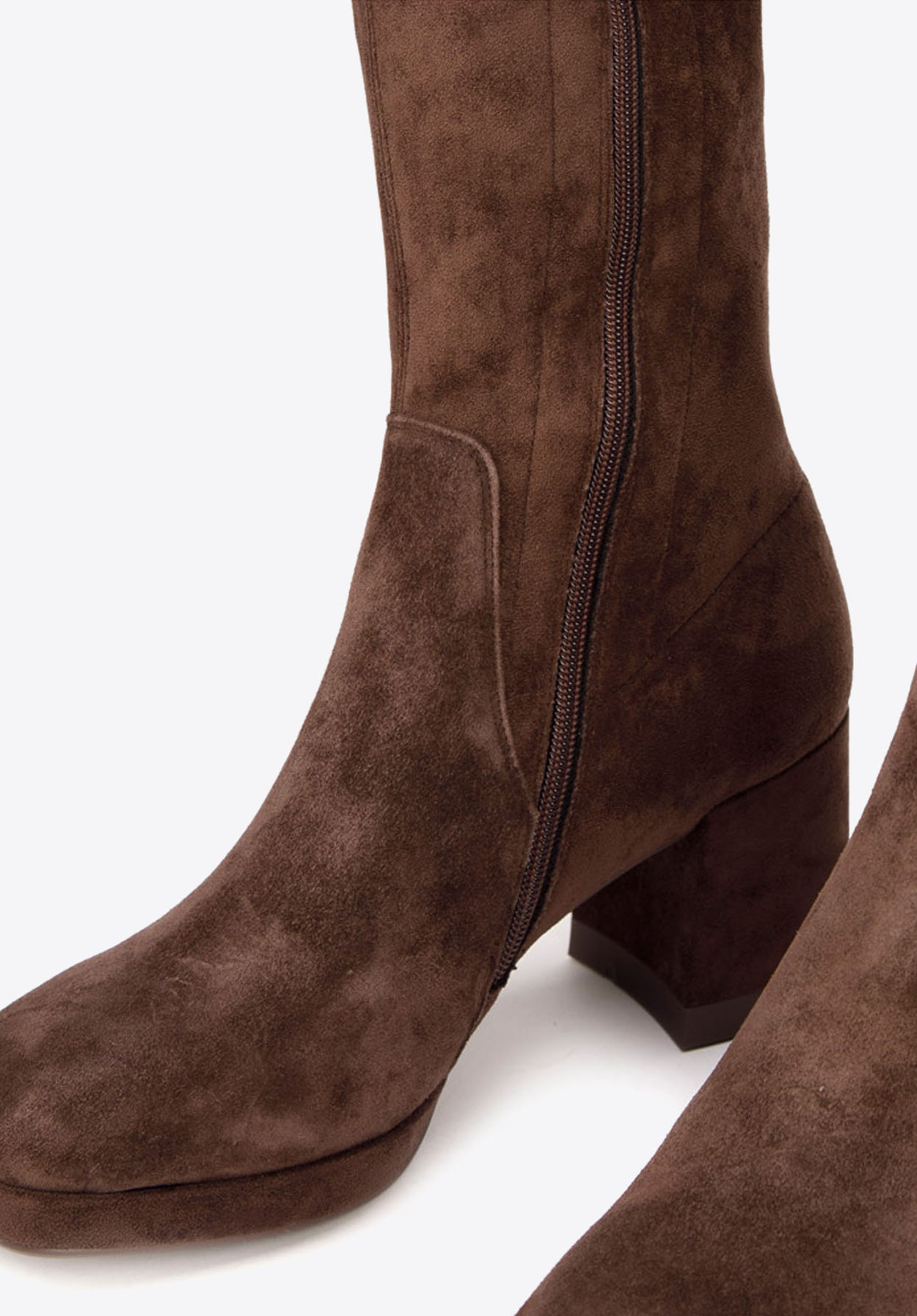 Kozaki zamszowe na słupku z elastyczną cholewką