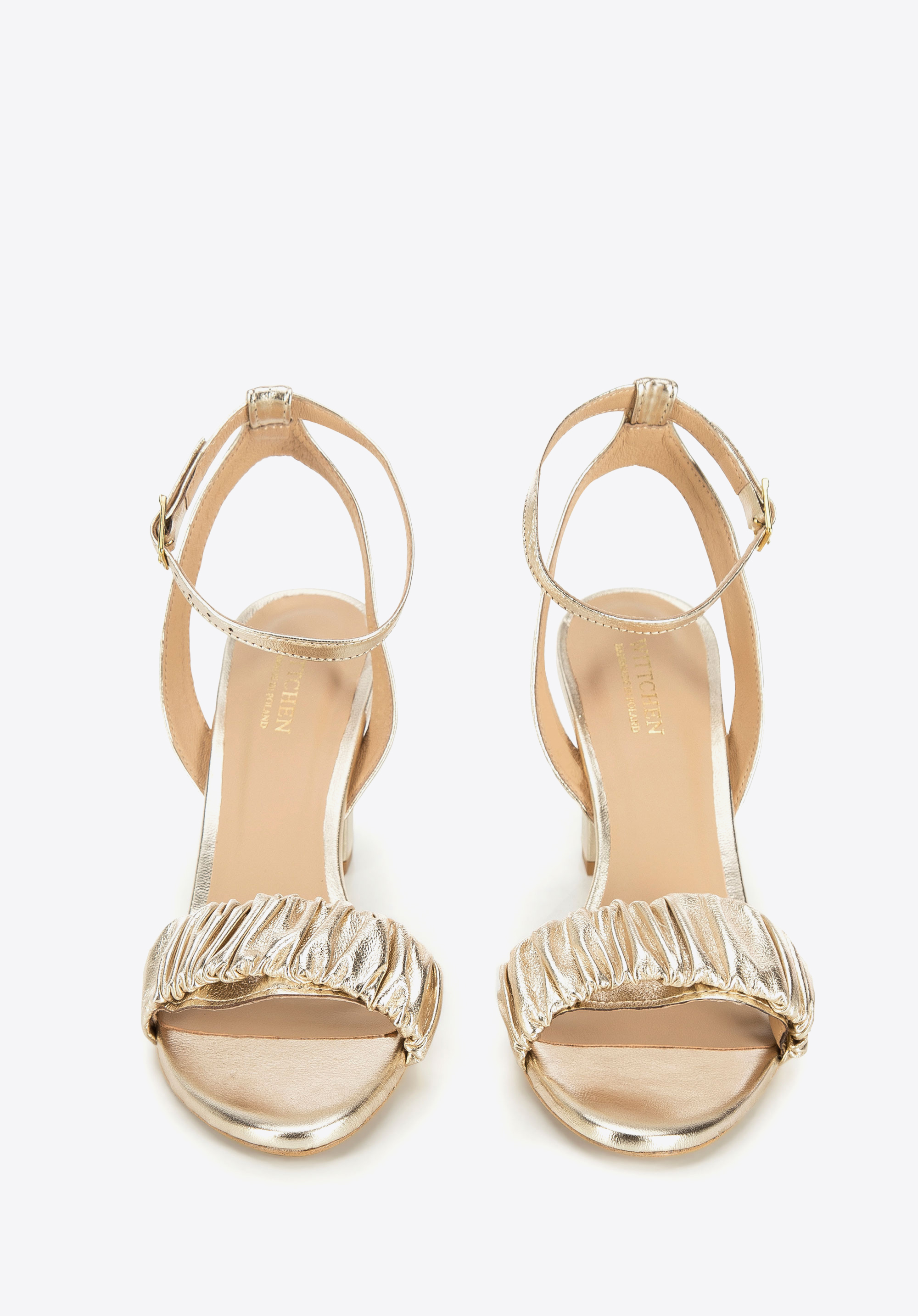 Damskie sandały z marszczonej skóry na słupku