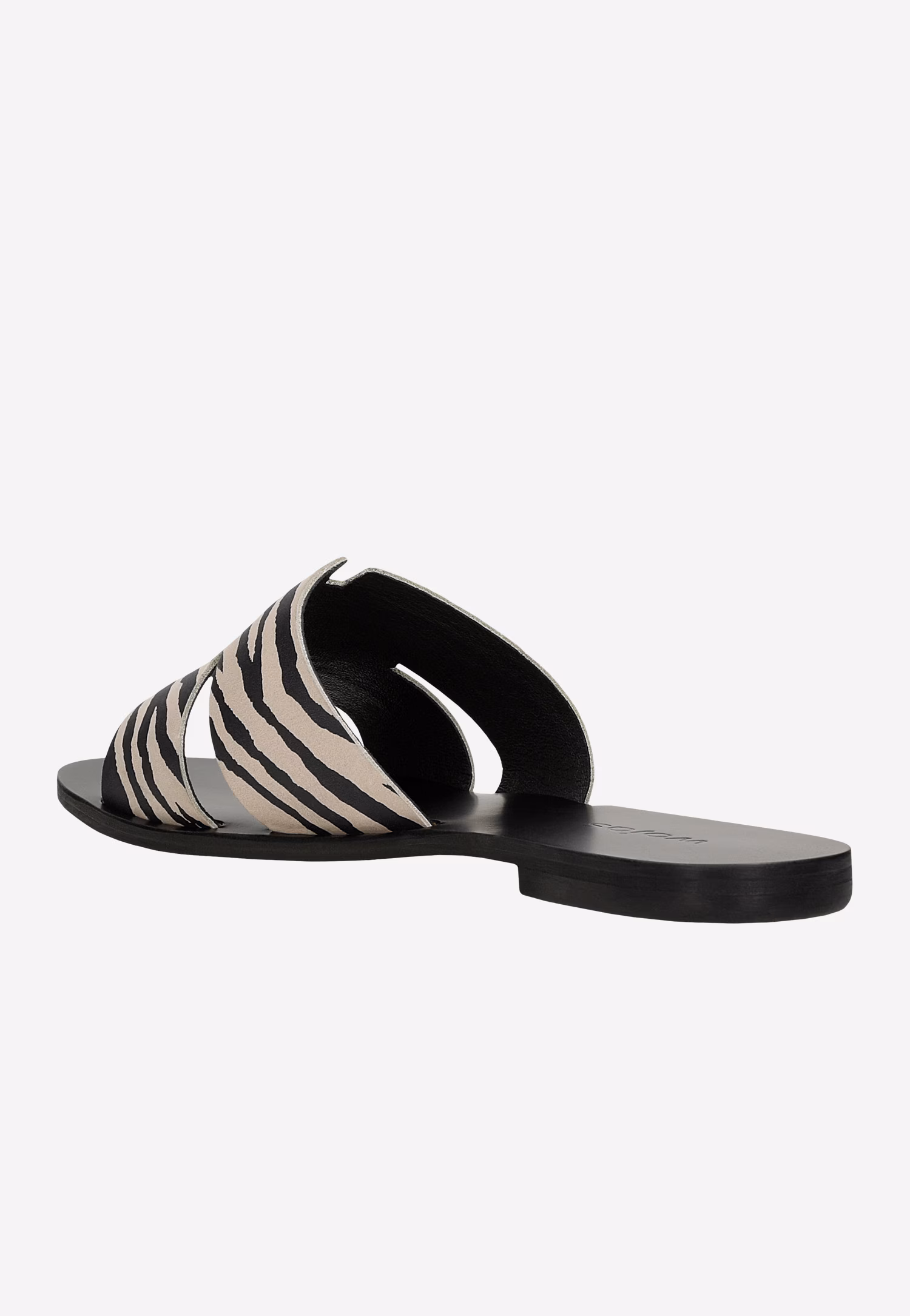 Złote klapki damskie na ciemnej płaskiej podeszwie