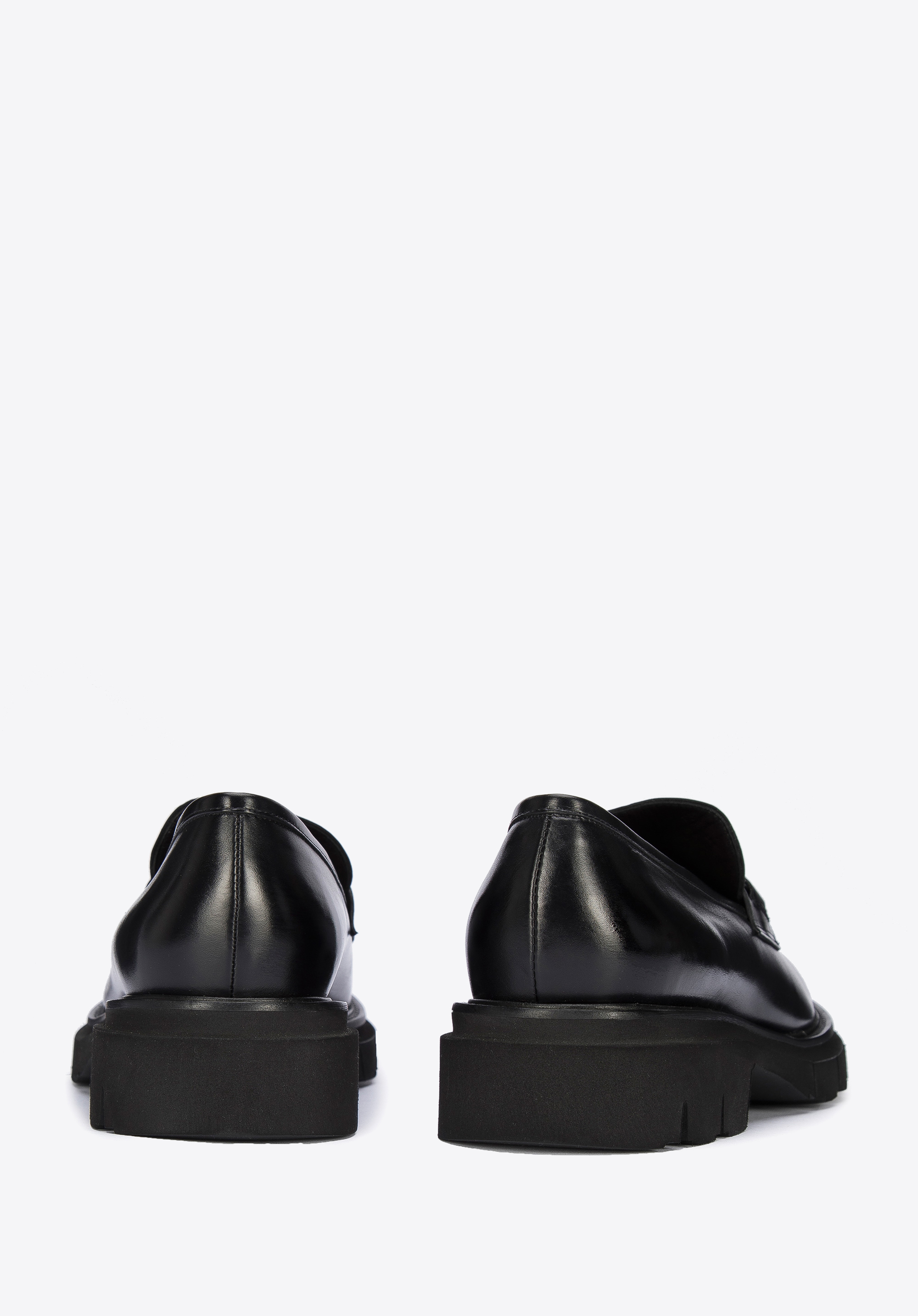 Damskie mokasyny skórzane z łańcuchem