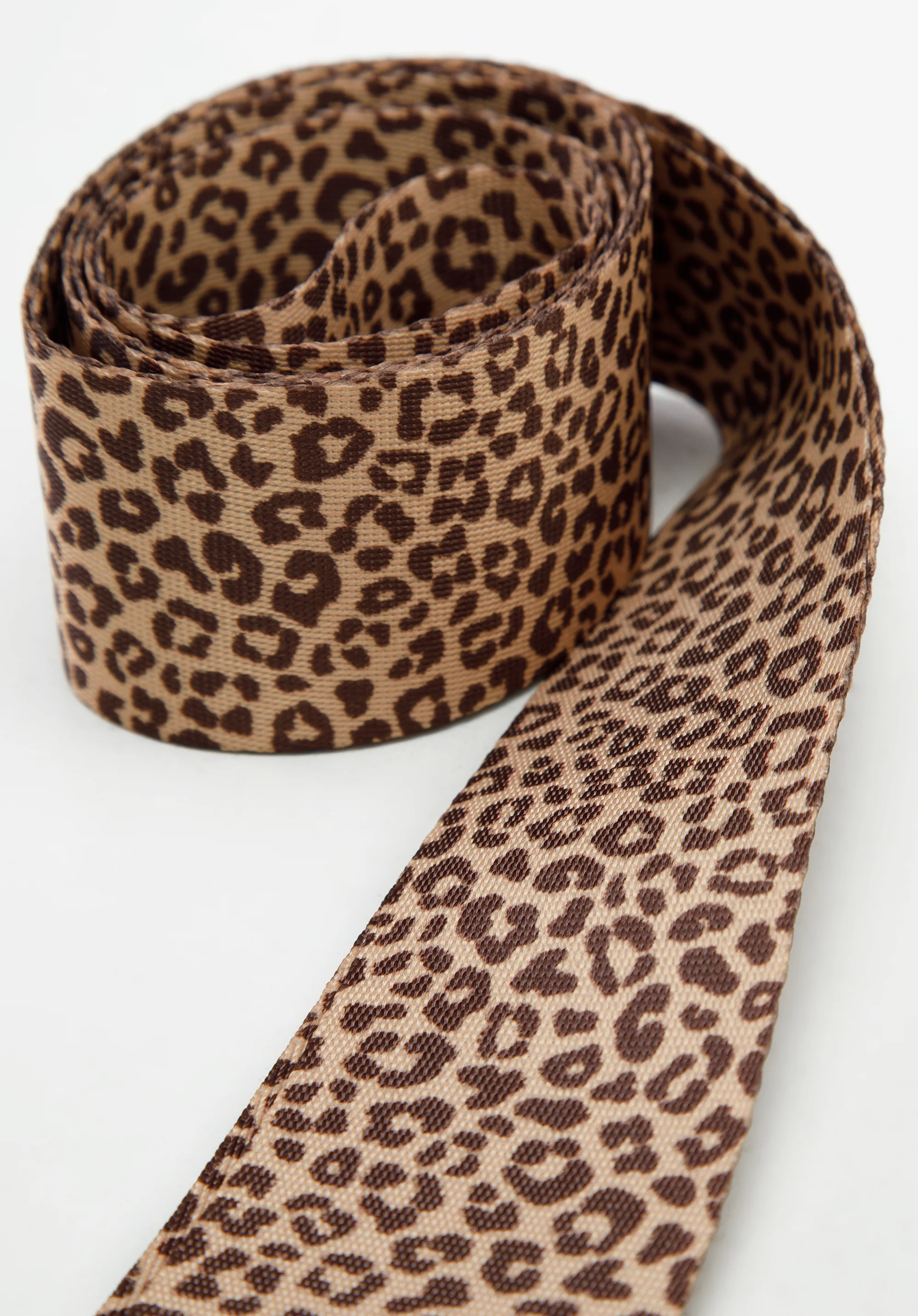 Pas zabezpieczający bagaż w zwierzęcy wzór